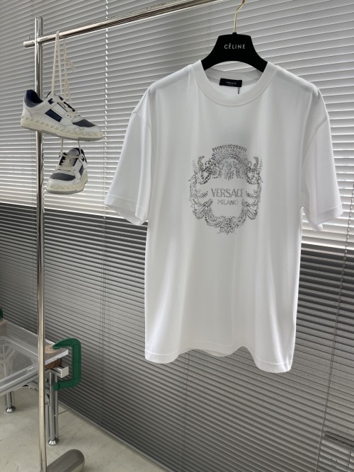 Versace 2025 Spring/Summer Rhinestone Short Sleeve T-Shirt - High Quality 1 Versace 2025 Spring/Summer Rhinestone Short Sleeve T-Shirt - High Quality