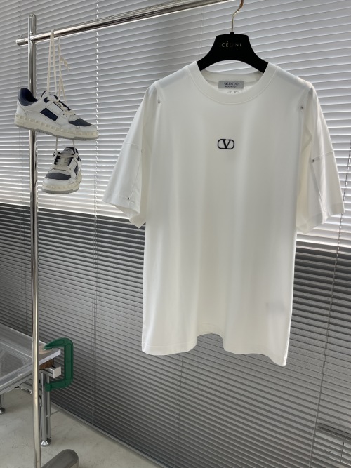 Valentino VLTN Rivet T-Shirt - Breathable Pure Cotton Blend, Handmade Detail 1 Valentino VLTN Rivet T-Shirt - Breathable Pure Cotton Blend, Handmade Detail