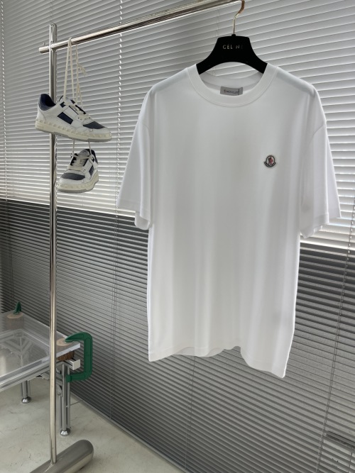 Moncler Men's White Cotton Short Sleeve T-Shirt with Logo Patch 1 Moncler Men's White Cotton Short Sleeve T-Shirt with Logo Patch