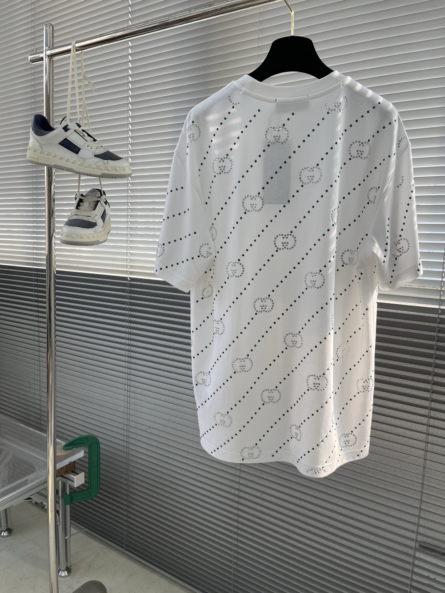 Gucci White Cotton T-Shirt with Crystal GG Interlocking Appliqué 8 i1745831735630 3011 0 7
