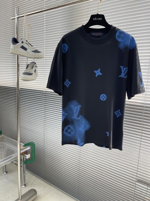 Louis Vuitton 2025 Spring/Summer Short Sleeve Crewneck T-Shirt 1 Louis Vuitton 2025 Spring/Summer Short Sleeve Crewneck T-Shirt