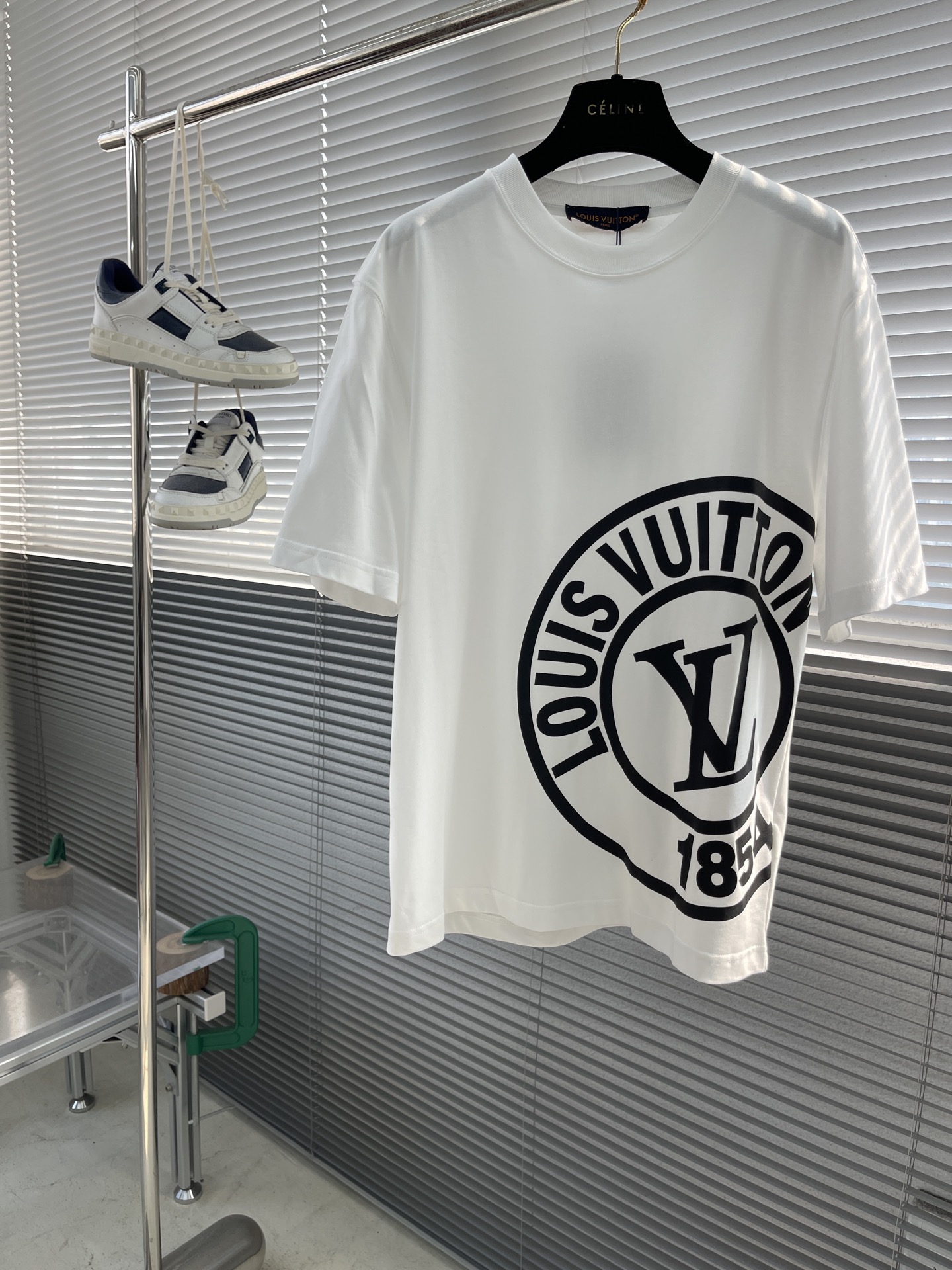 Louis Vuitton 2025 Spring/Summer White Round Neck T-Shirt with Logo