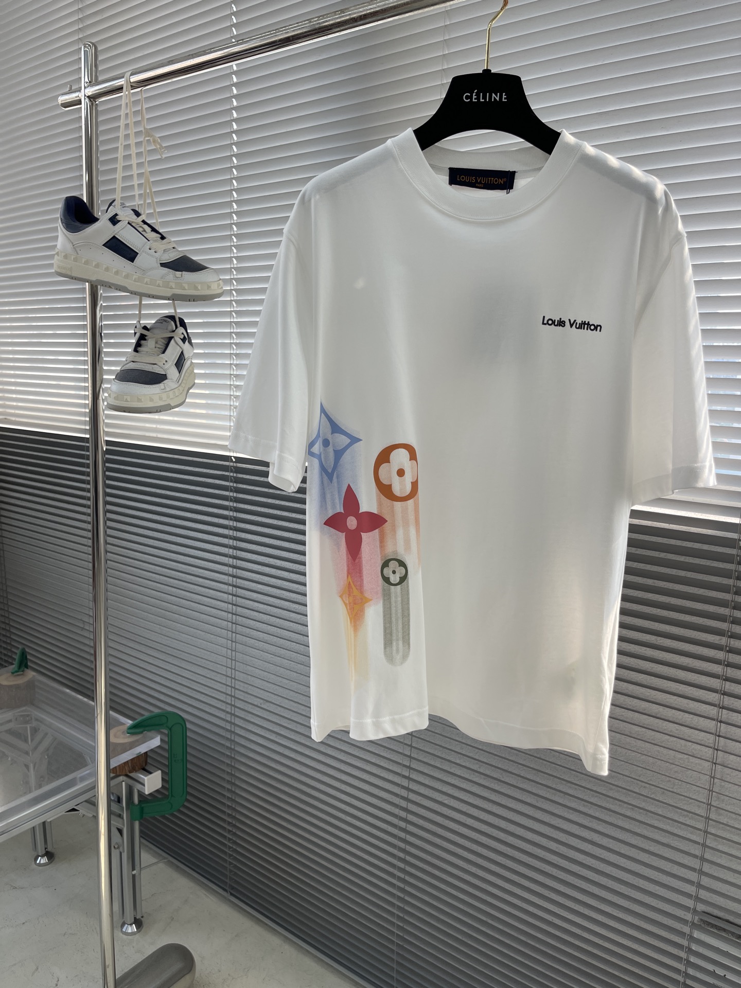 Louis Vuitton 2025 Spring/Summer White Graphic Print Crewneck T-Shirt 1 i1745832439924 9293 0 5