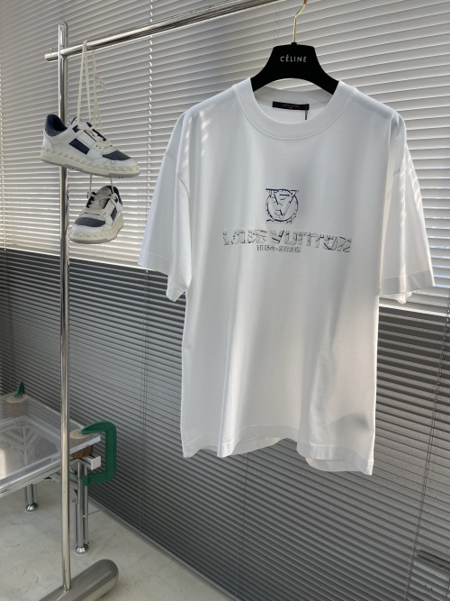Louis Vuitton 2025 White Crackle Logo Graphic Print Cotton T-Shirt 3 Louis Vuitton 2025 White Crackle Logo Graphic Print Cotton T-Shirt