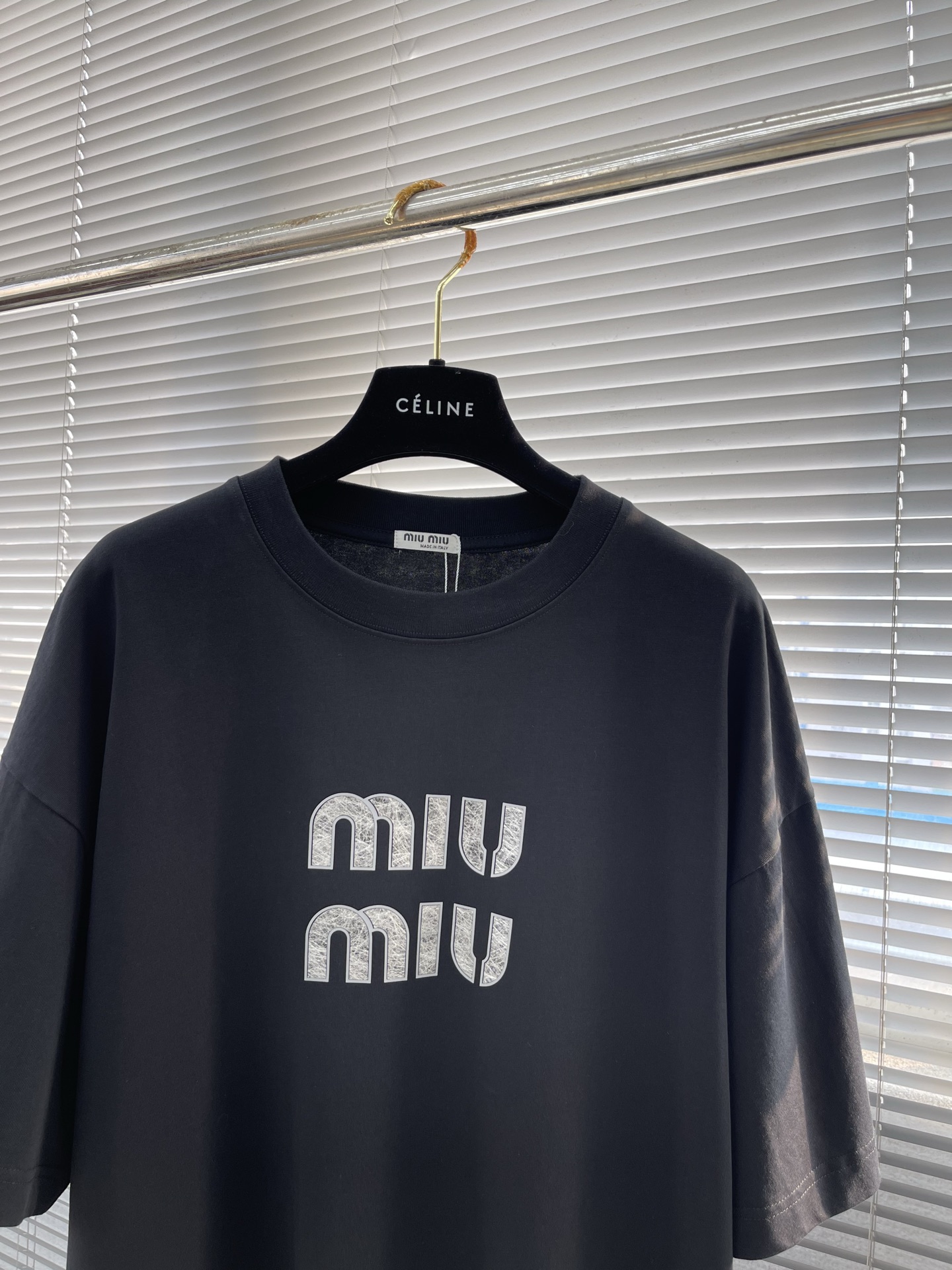 Miu Miu 2025 New Letter Round Neck T-Shirt, Comfortable and Breathable 2 i1745833714346 9045 0 6