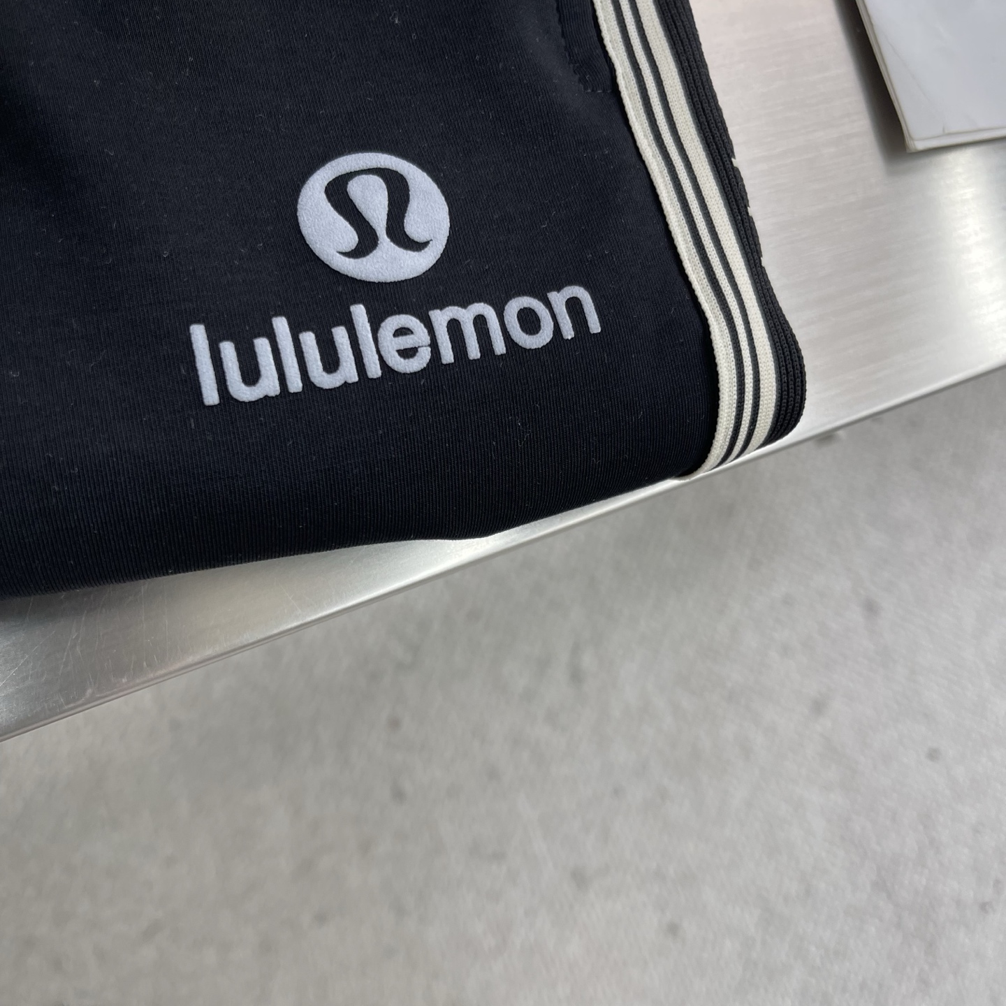 Lululemon Men's Loungeful Straight-Leg Relaxed-Fit Training Pants with Pockets 6 i1745922630469 253 0 3