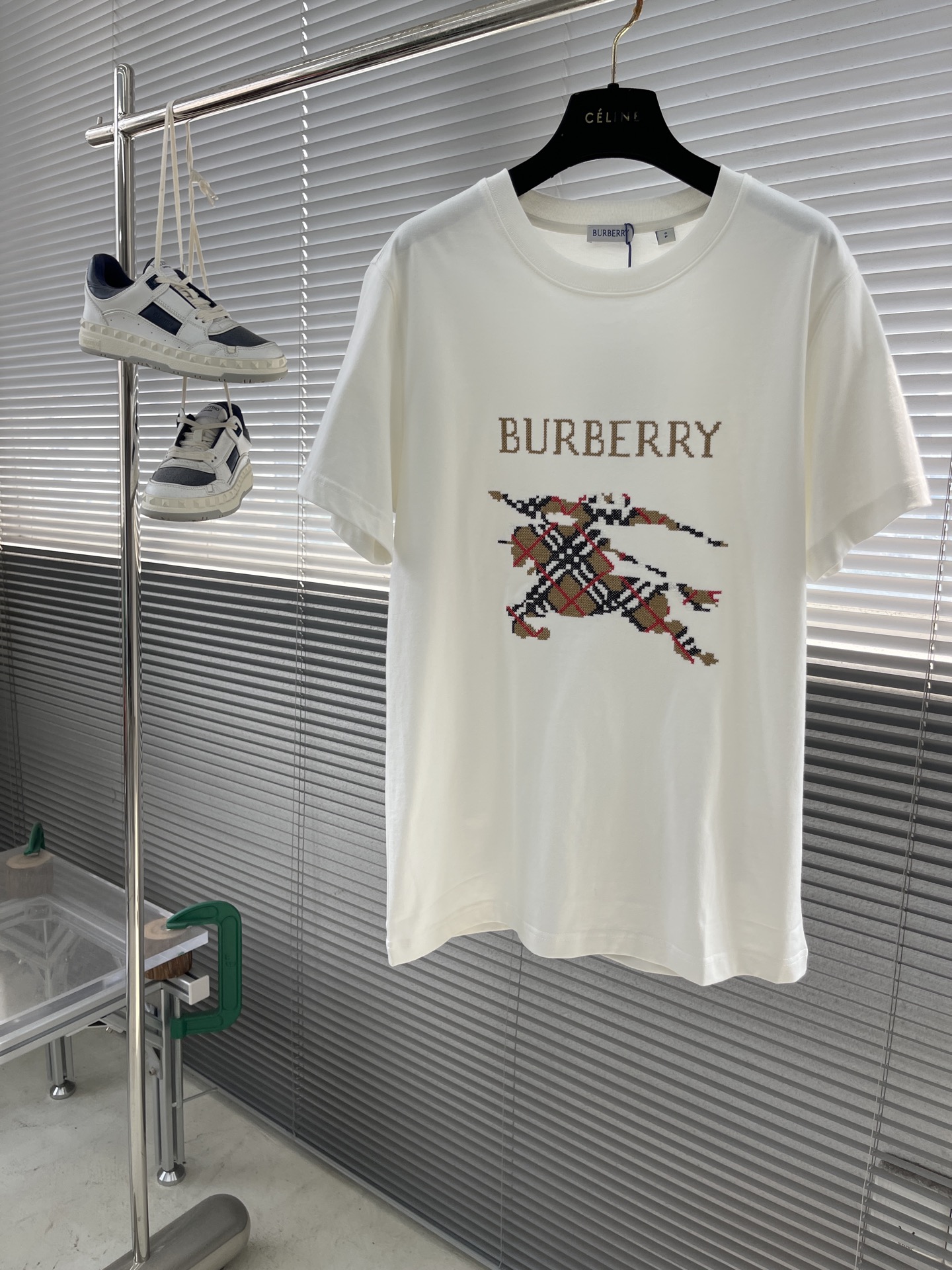 Burberry White Cotton T-Shirt with Equestrian Knight Design Embroidery