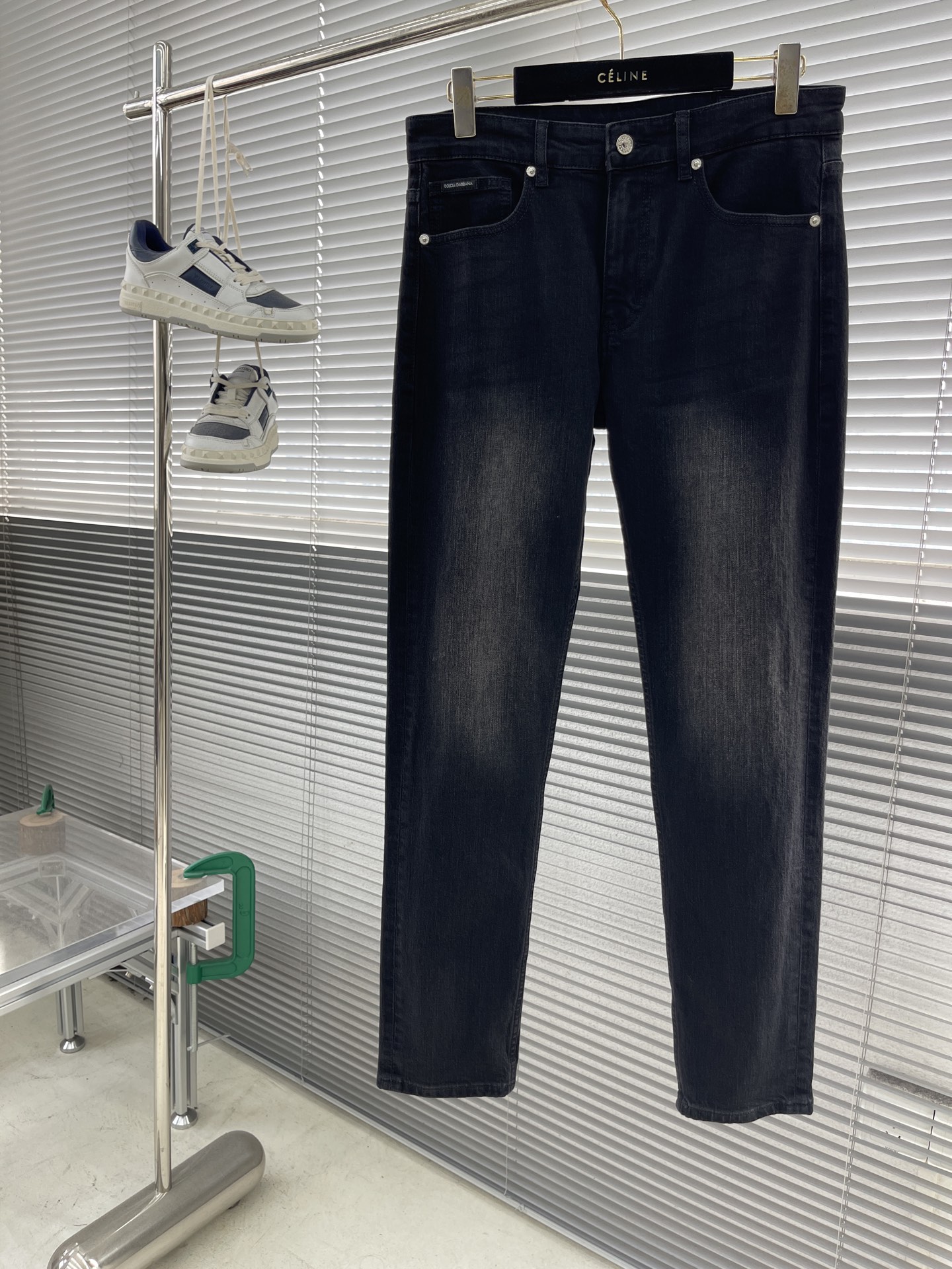 Dolce & Gabbana Men's Black Denim Jeans with Logo Patch - Stylish & Versatile