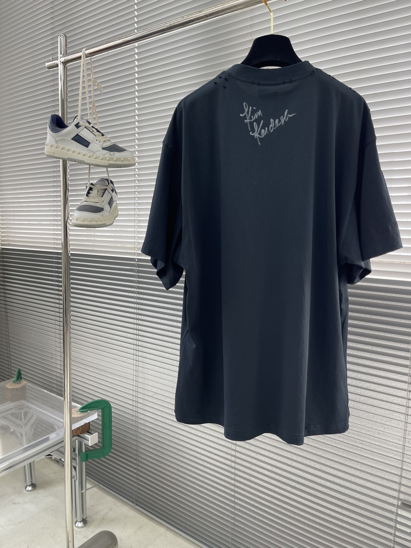 Balenciaga 25SS Kardashian Portrait Tee - Premium 200G Fabric, Distressed Finish 8 i1745926872114 734 0 7