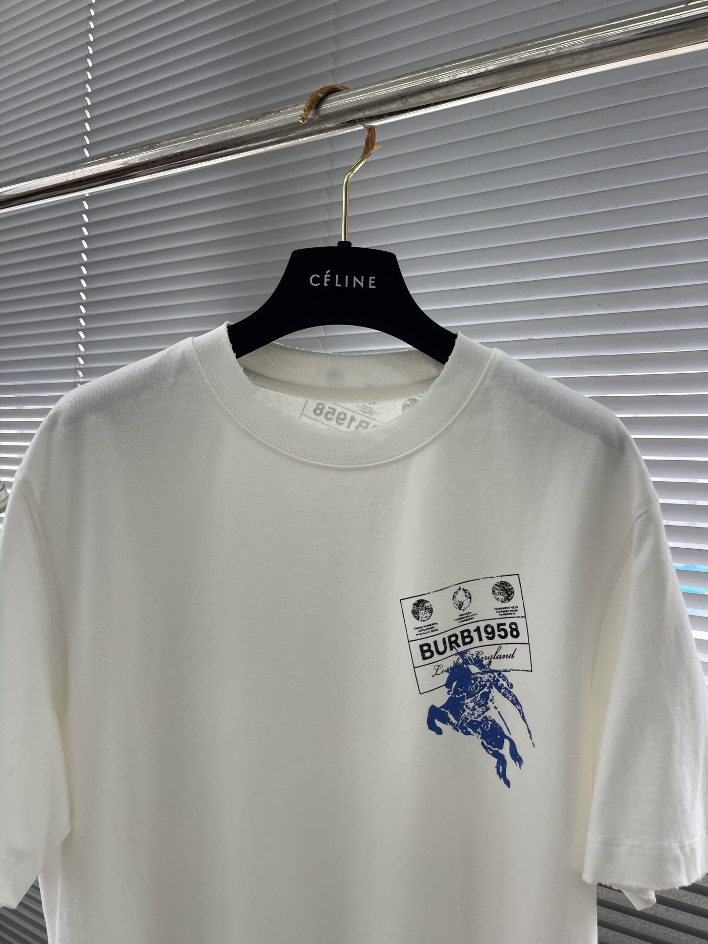 Burberry 2025 Spring/Summer White Cotton Graphic T-Shirt, Relaxed Fit 2 i1745928107871 5205 0 7