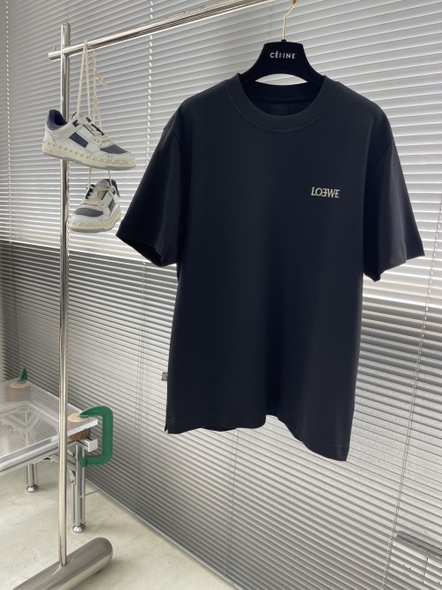 Loewe 2025 Spring/Summer Collection Crewneck T-Shirt - Embroidered Logo 1 Loewe 2025 Spring/Summer Collection Crewneck T-Shirt - Embroidered Logo