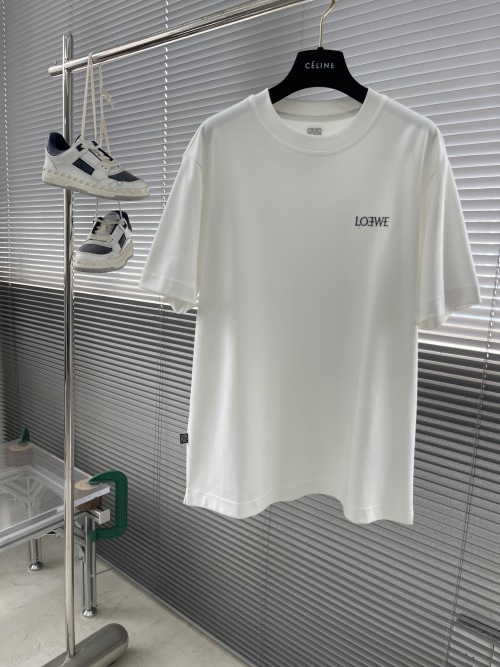 Loewe 2025 Spring/Summer White Crewneck T-Shirt with Embroidered Logo 1 Loewe 2025 Spring/Summer White Crewneck T-Shirt with Embroidered Logo
