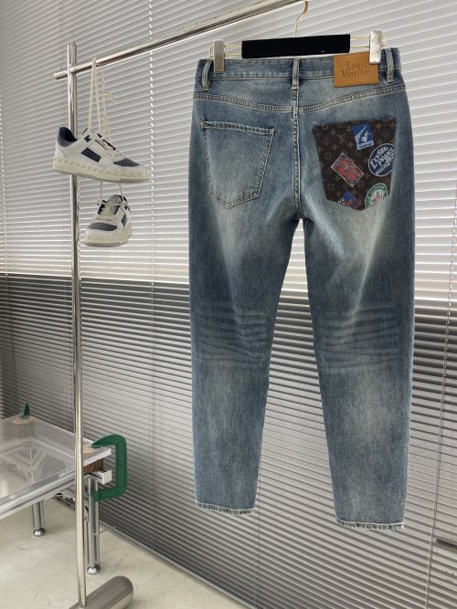 Louis Vuitton 2025 Slim Fit Light Wash Jeans with Logo Patch Details 1 Louis Vuitton 2025 Slim Fit Light Wash Jeans with Logo Patch Details
