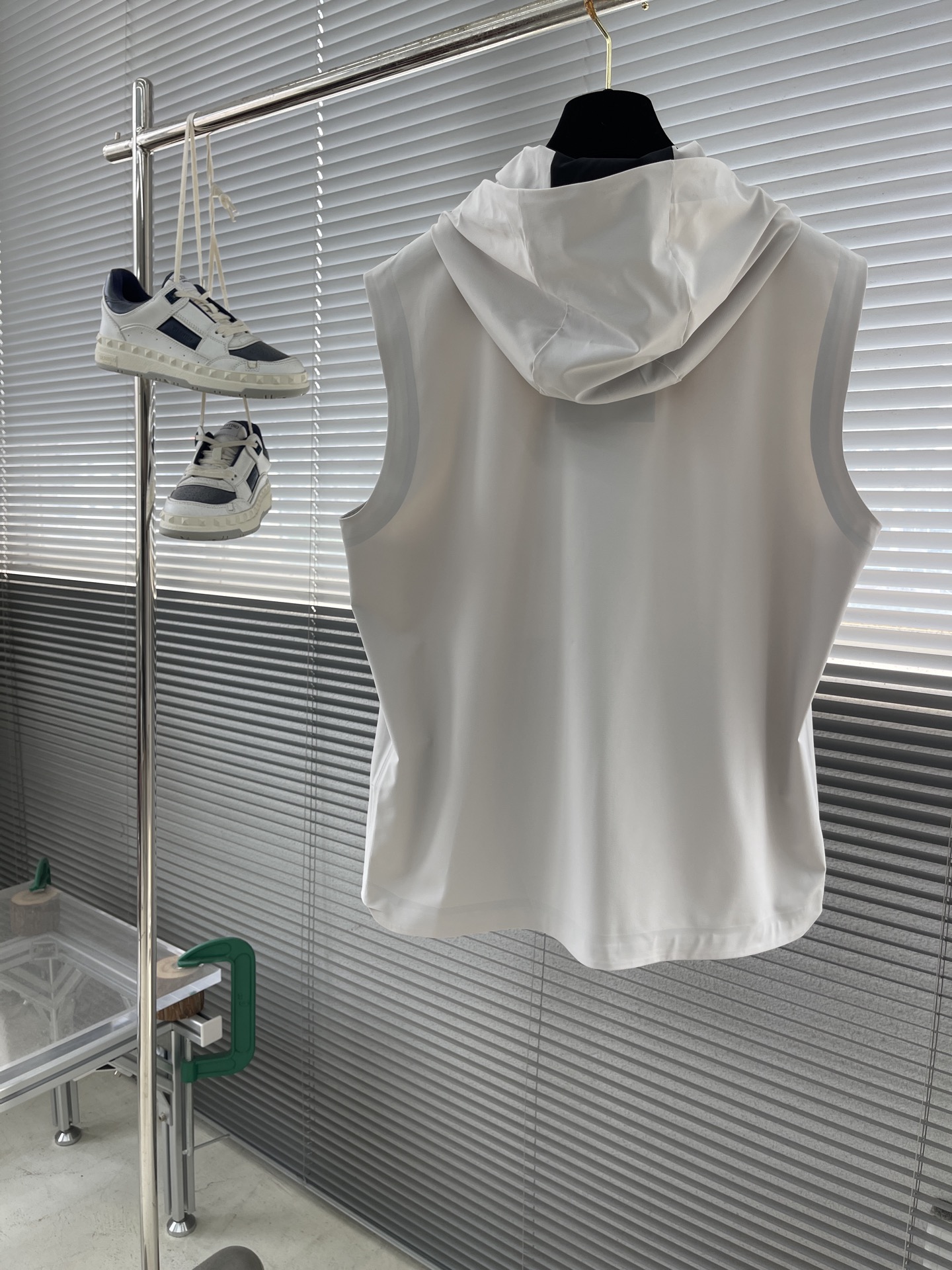 Prada Linea Rossa Vest: Fashion and Sport Fusion. Functional Design 3 i1746006104760 6646 0 7