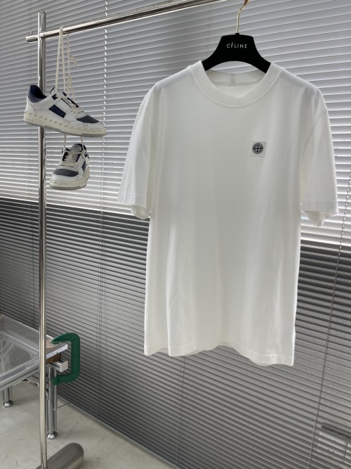 Stone Island 2025 Spring/Summer White Cotton T-Shirt with Embroidered Badge 1 Stone Island 2025 Spring/Summer White Cotton T-Shirt with Embroidered Badge