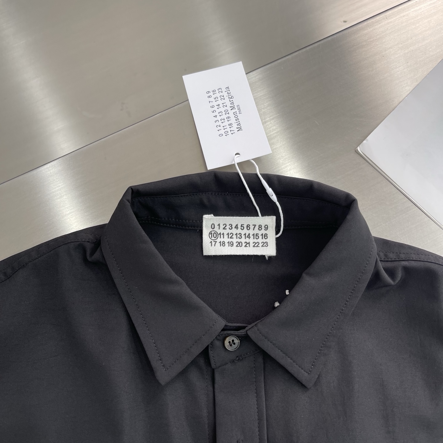 Maison Margiela 25SS Short Sleeve Button Down Shirt with Striped Details 3 i1746268377610 449 0 0