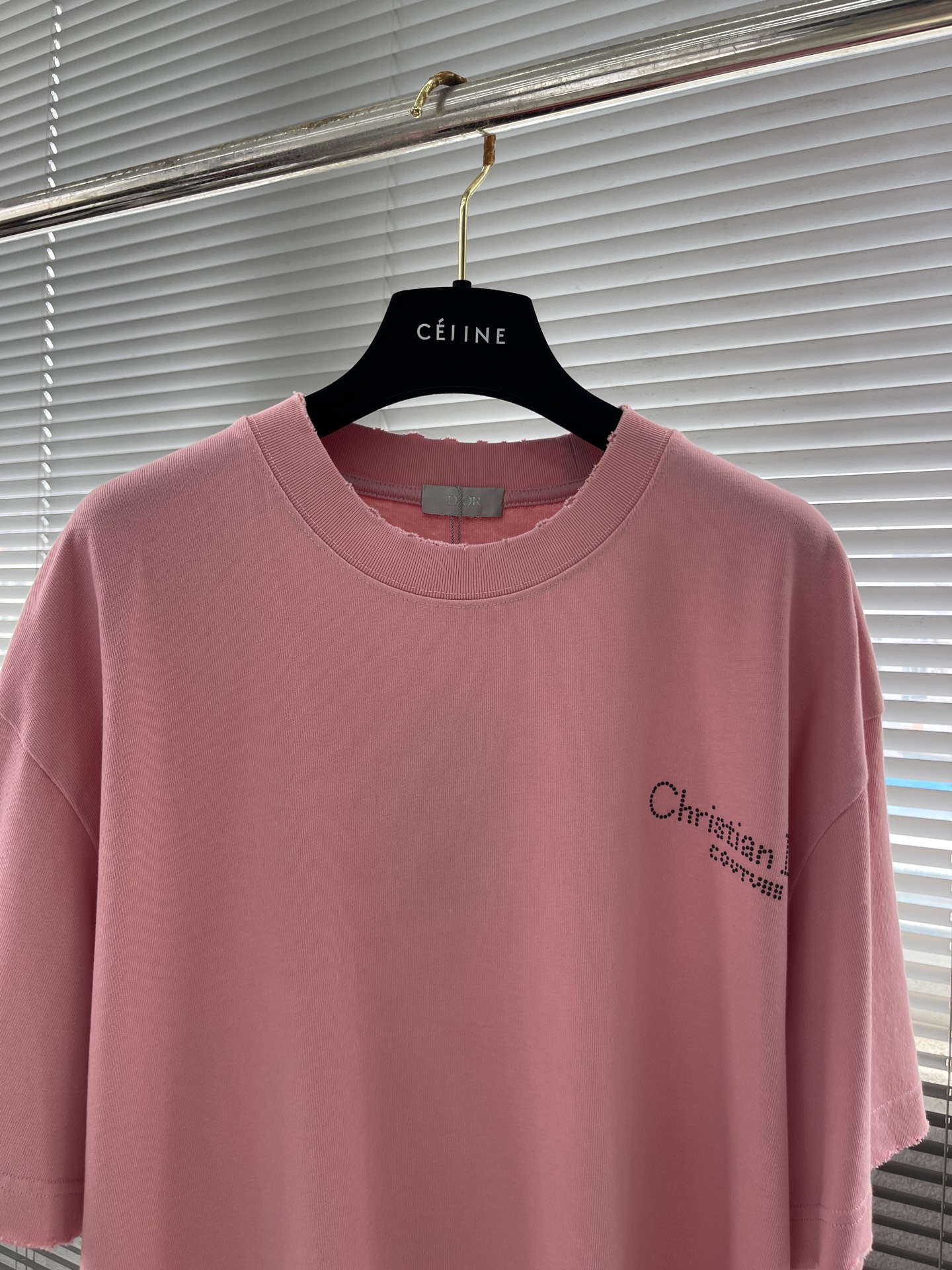 Dior 2025 Spring/Summer Pink Distressed Logo T-Shirt - Unisex Fashion 3 i1746270556238 5825 0 6