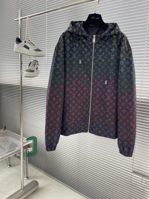 Louis Vuitton 25SS Monogram Gradient Windbreaker Hooded Jacket 1 Louis Vuitton 25SS Monogram Gradient Windbreaker Hooded Jacket