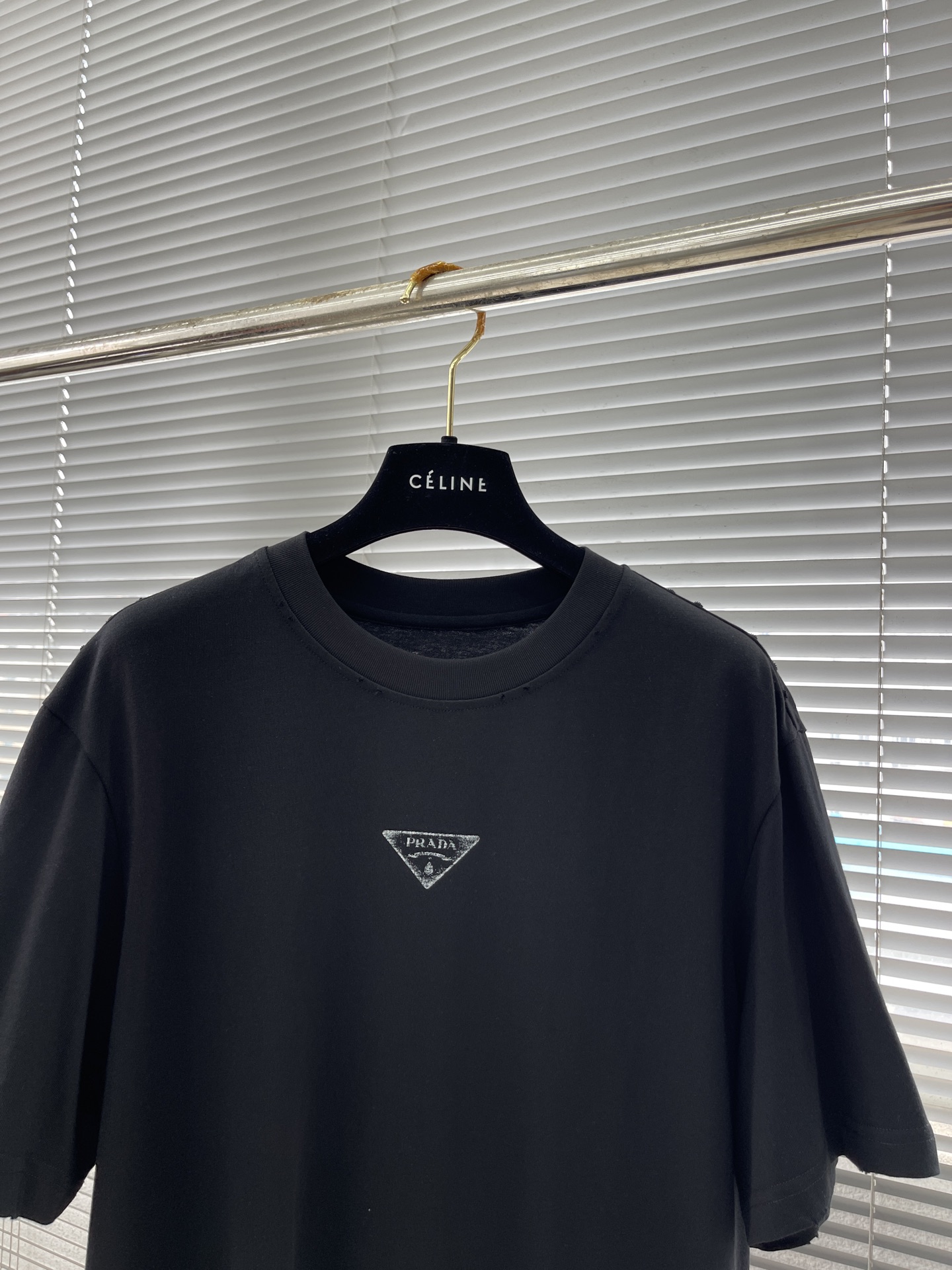 Prada 2025 Early Spring Series Round Neck T-Shirt in Black 2 i1746354667737 1310 0 7