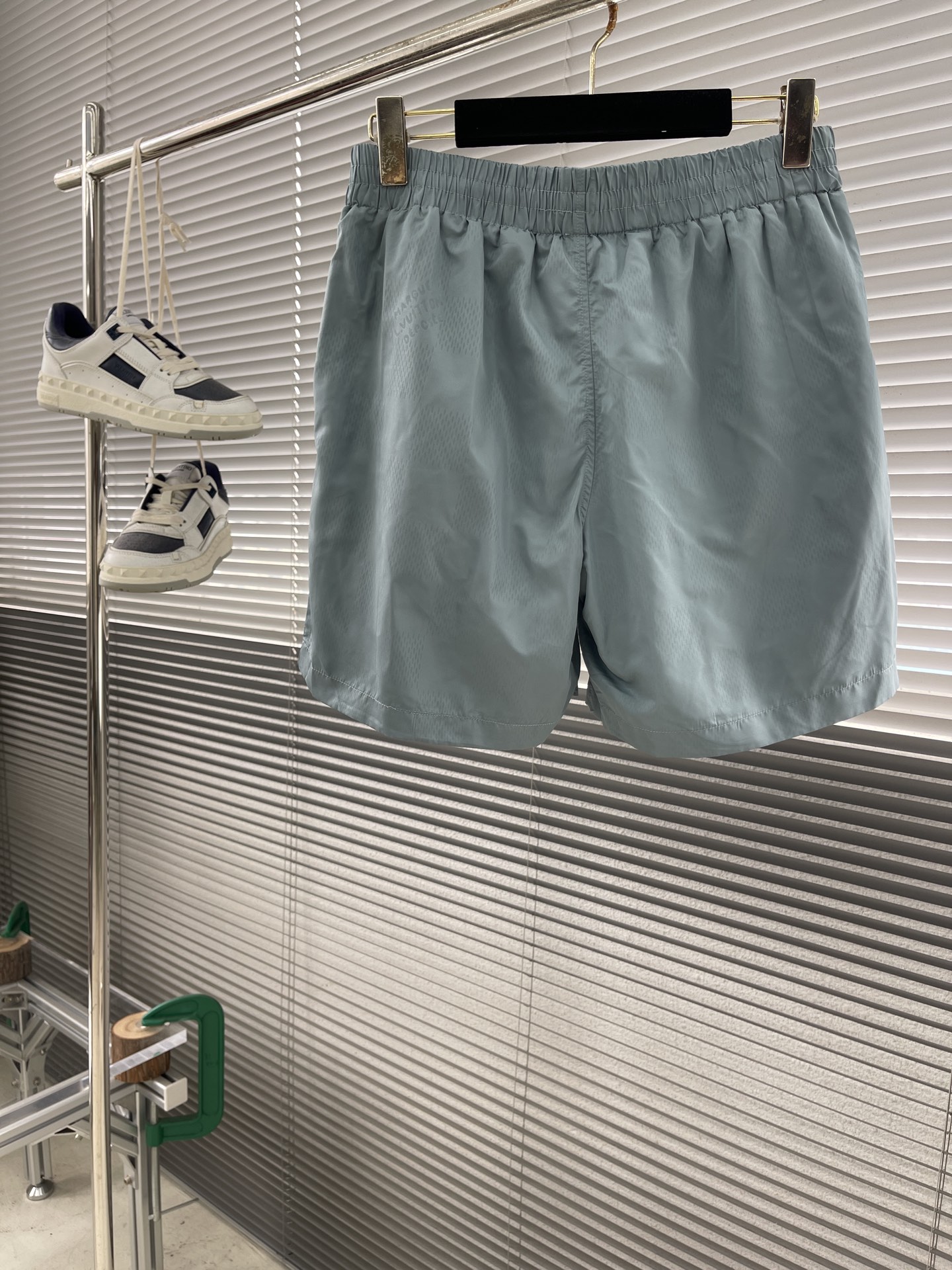 “New Beach Shorts by Ass 25ss with Damier Stripes and Fast-Drying Tech” - 图片 9