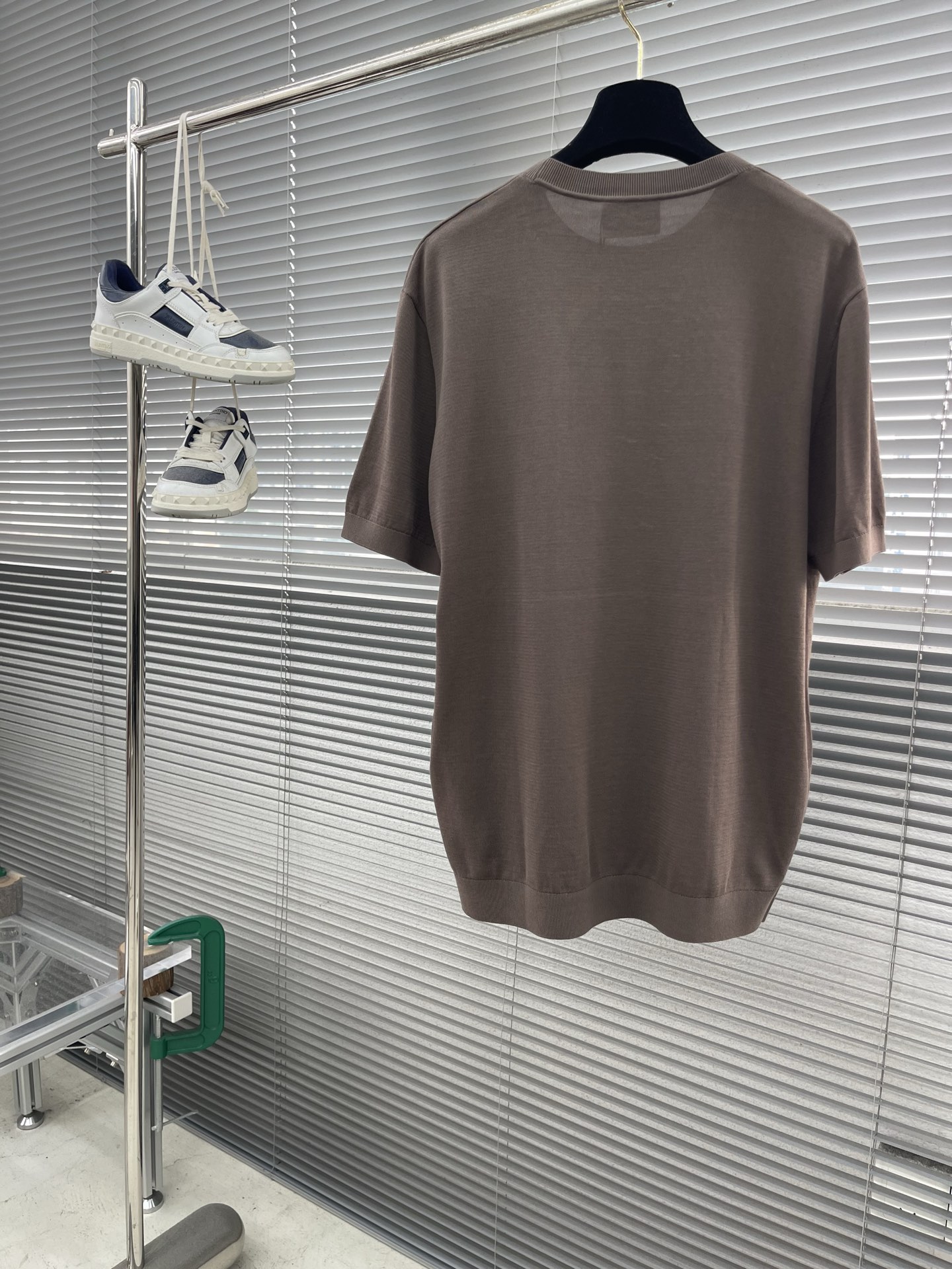 

-KITON25SS春夏新款针织纤维棉圆领短Tee，男士下摆字母标识刺绣休闲短袖T恤针织衫！贸易公司