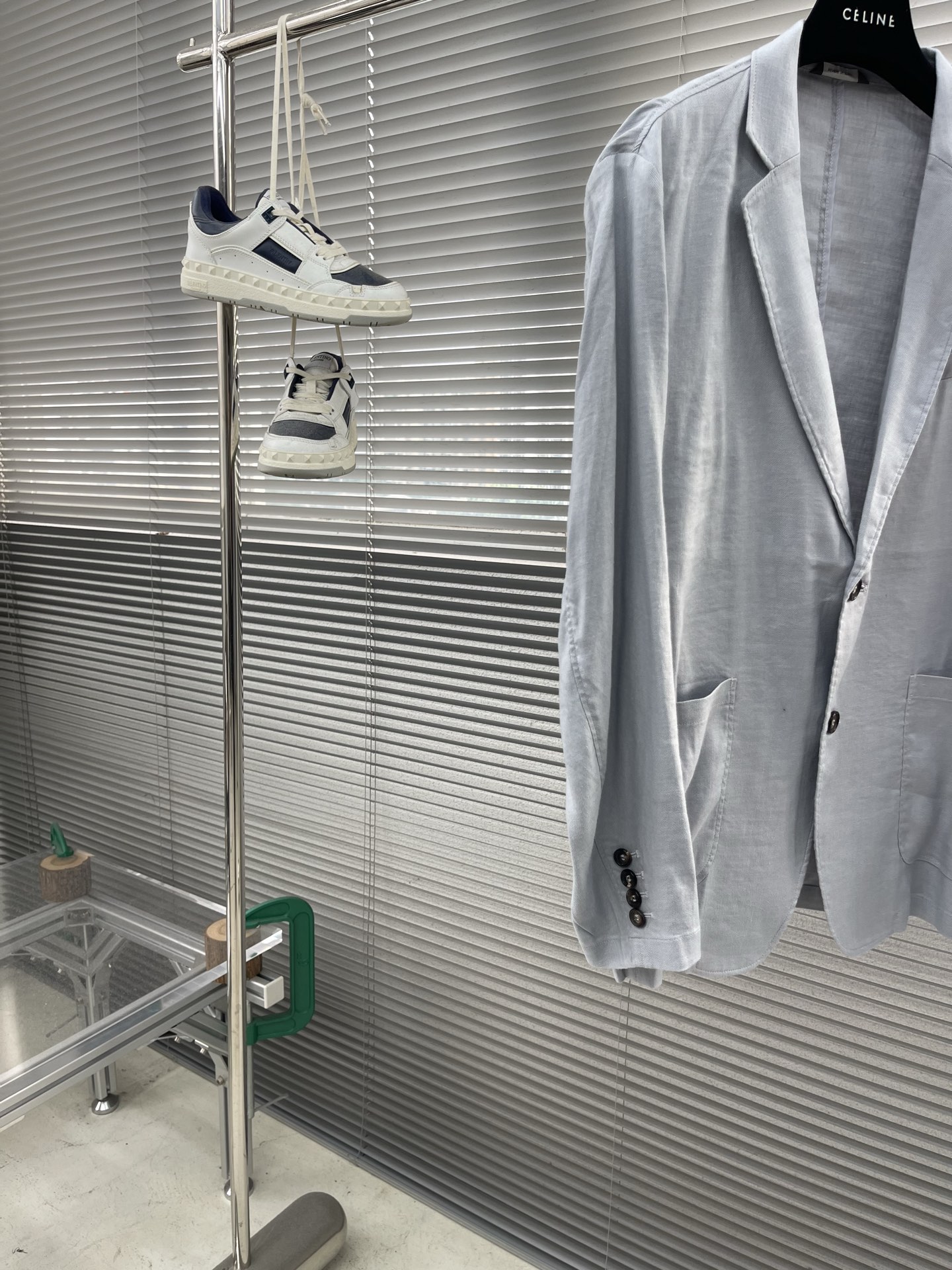 

-Loro Piana   经典平驳领双开叉亚麻单西：演绎永恒优雅与极致舒适
亚麻面料，自然之选。
