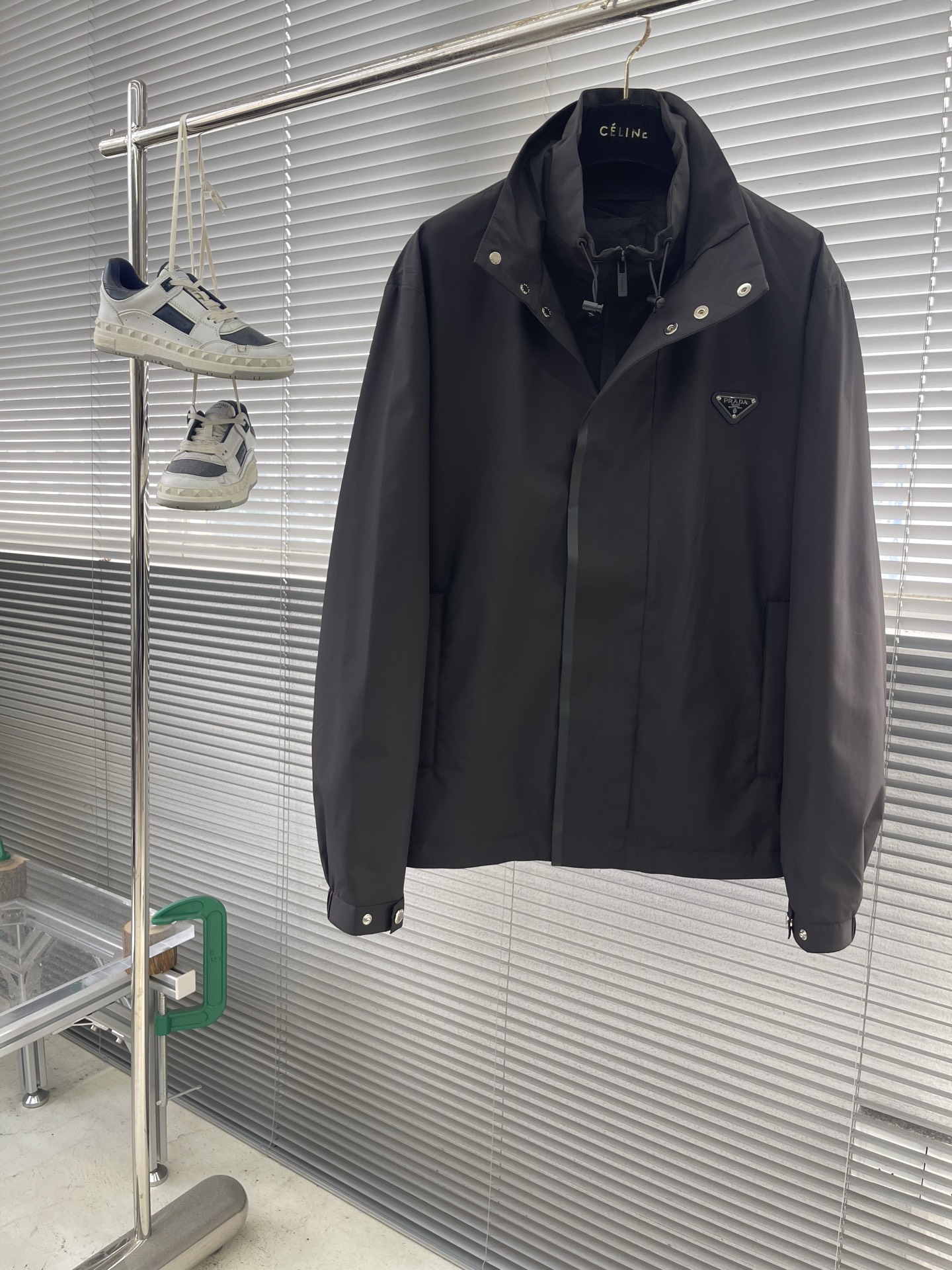 -PRAD 2025秋冬新款男士夹克外套，时尚休闲高端版本！专柜定制面料 透气舒适度高，细节无可挑剔，品