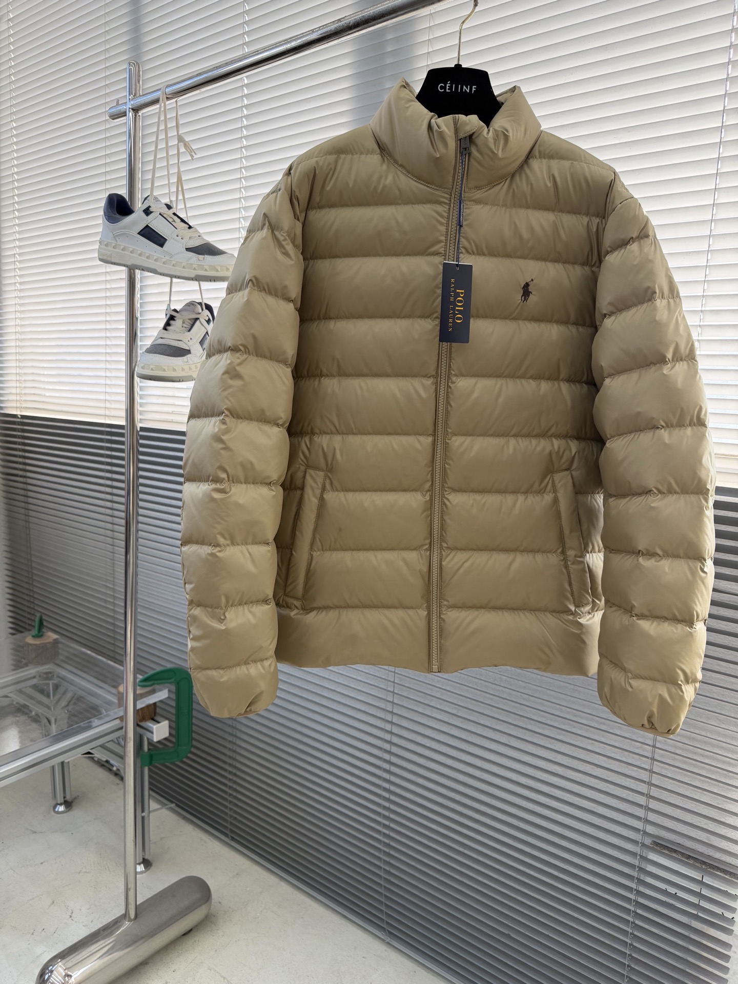 -Ralp🆕h Lauren 拉夫劳伦 轻便立领羽绒外套尼龙面料具有良好的防风防水性能，能有效阻挡外界风