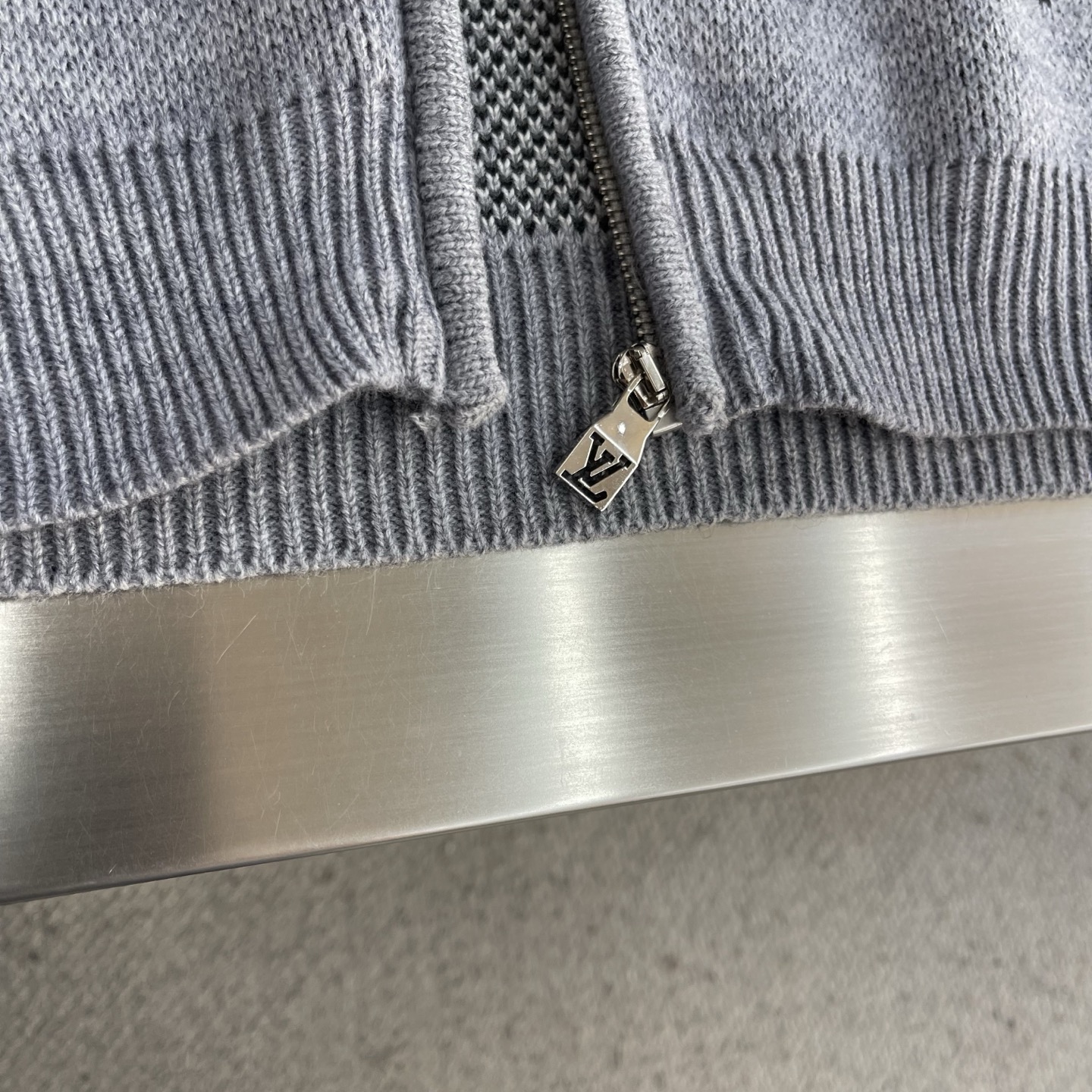 -驴牌 2025fw秋冬新款男女同款高克重针织开衫，配色标识条纹工艺设计！钩织标识条纹修饰，设计经典配色