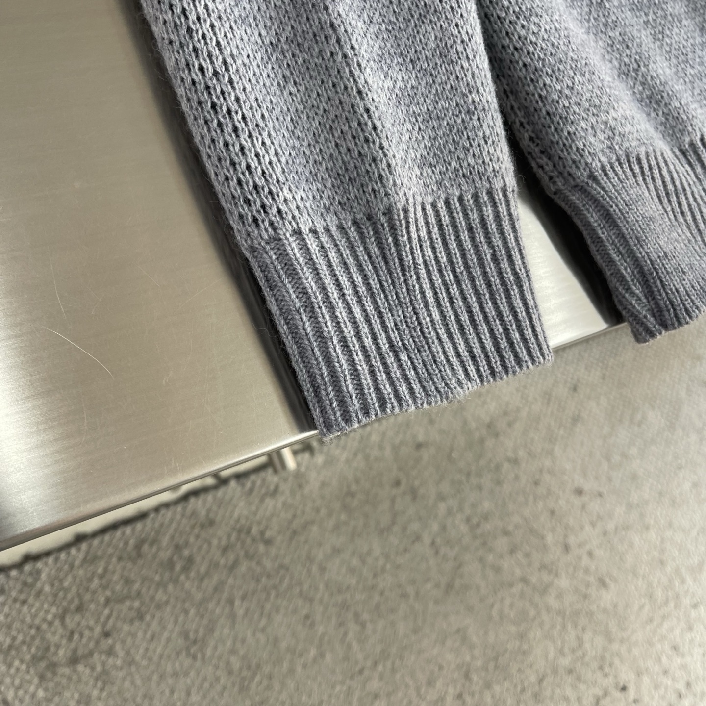 -驴牌 2025fw秋冬新款男女同款高克重针织开衫，配色标识条纹工艺设计！钩织标识条纹修饰，设计经典配色