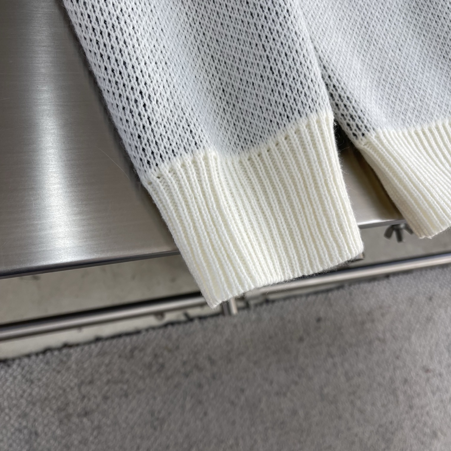 -驴牌 2025fw秋冬新款男女同款高克重针织开衫，配色标识条纹工艺设计！钩织标识条纹修饰，设计经典配色