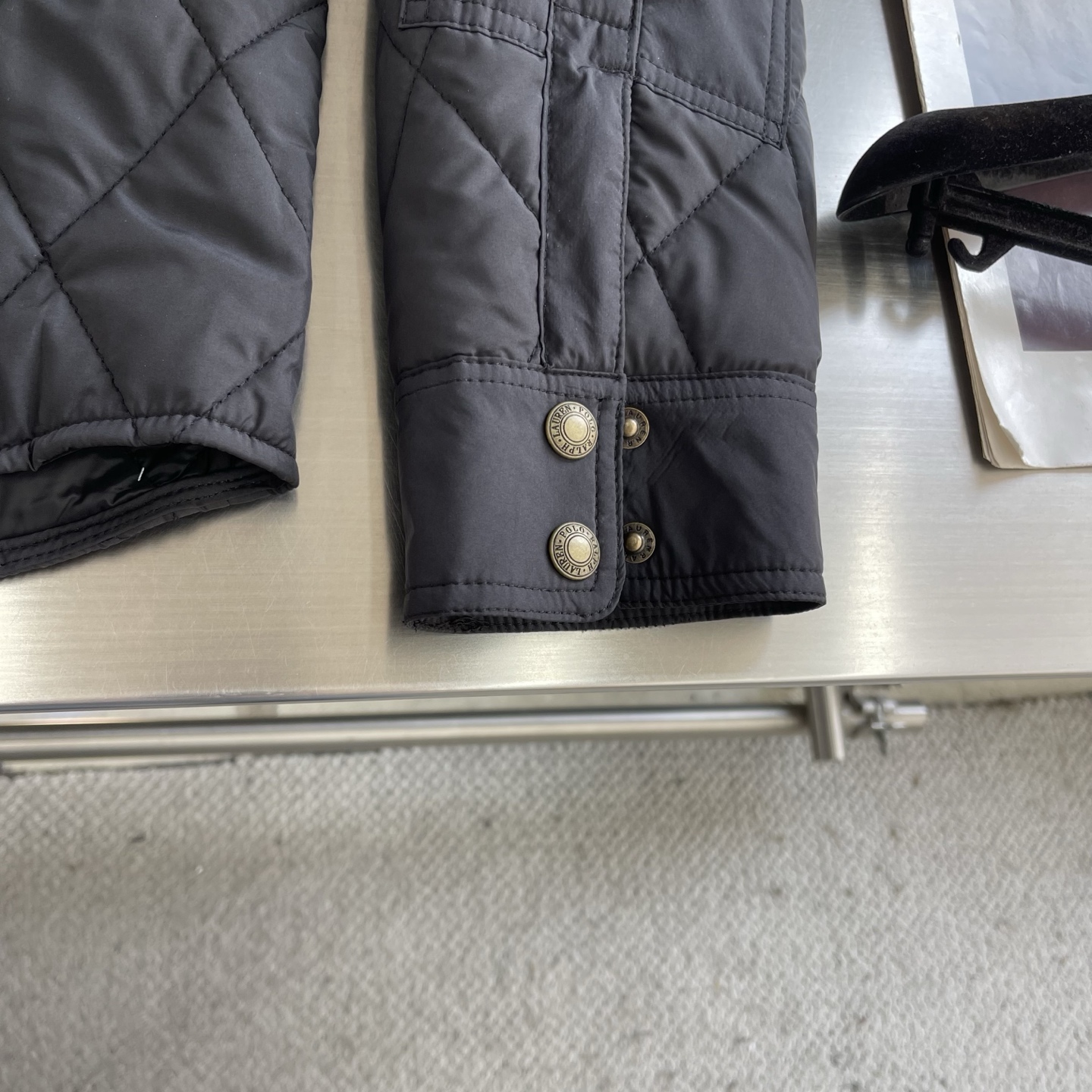 -Ralp🆕h Lauren 经典菱格绗棉夹克以复古工装为灵感，融合当代英伦格调，进口机压菱格绗缝精准对