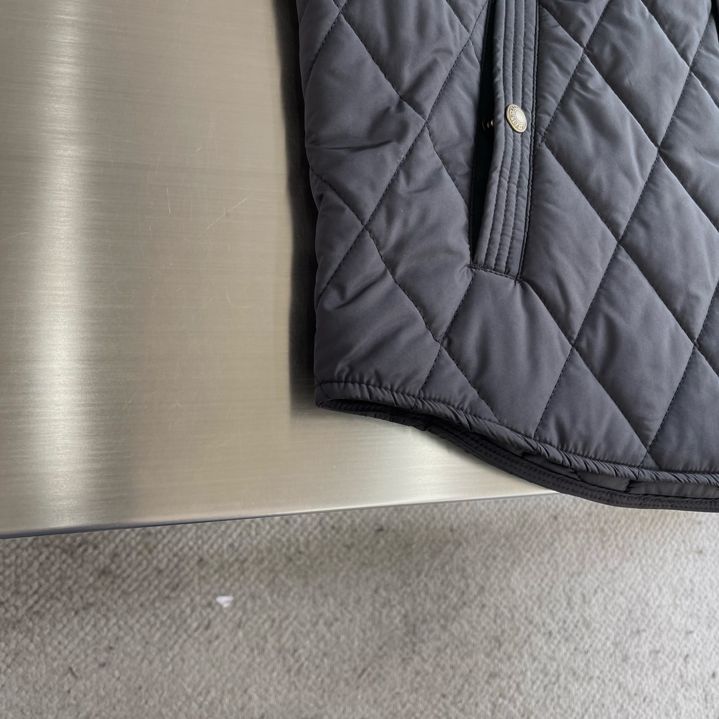 -Ralp🆕h Lauren 经典菱格绗棉夹克以复古工装为灵感，融合当代英伦格调，进口机压菱格绗缝精准对