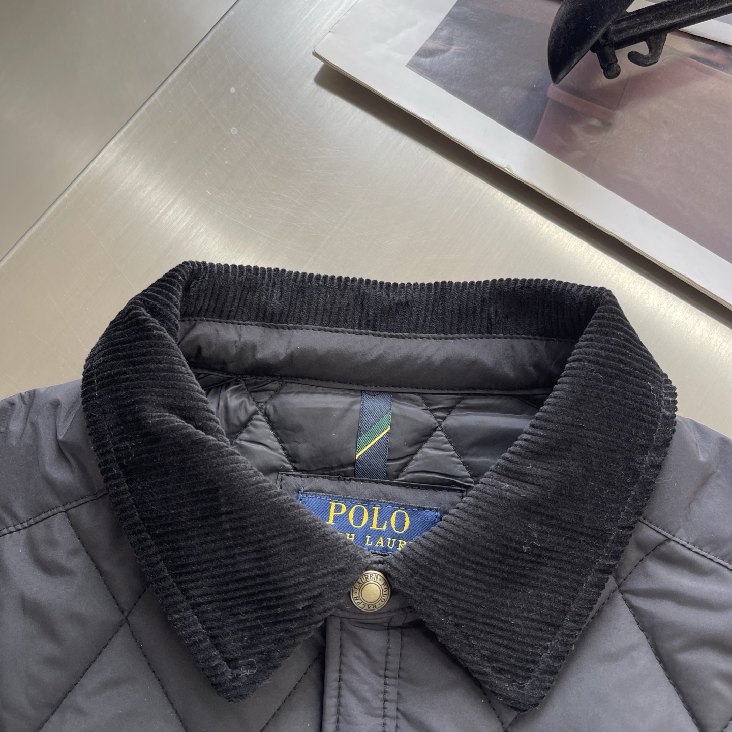 -Ralp🆕h Lauren 经典菱格绗棉夹克以复古工装为灵感，融合当代英伦格调，进口机压菱格绗缝精准对