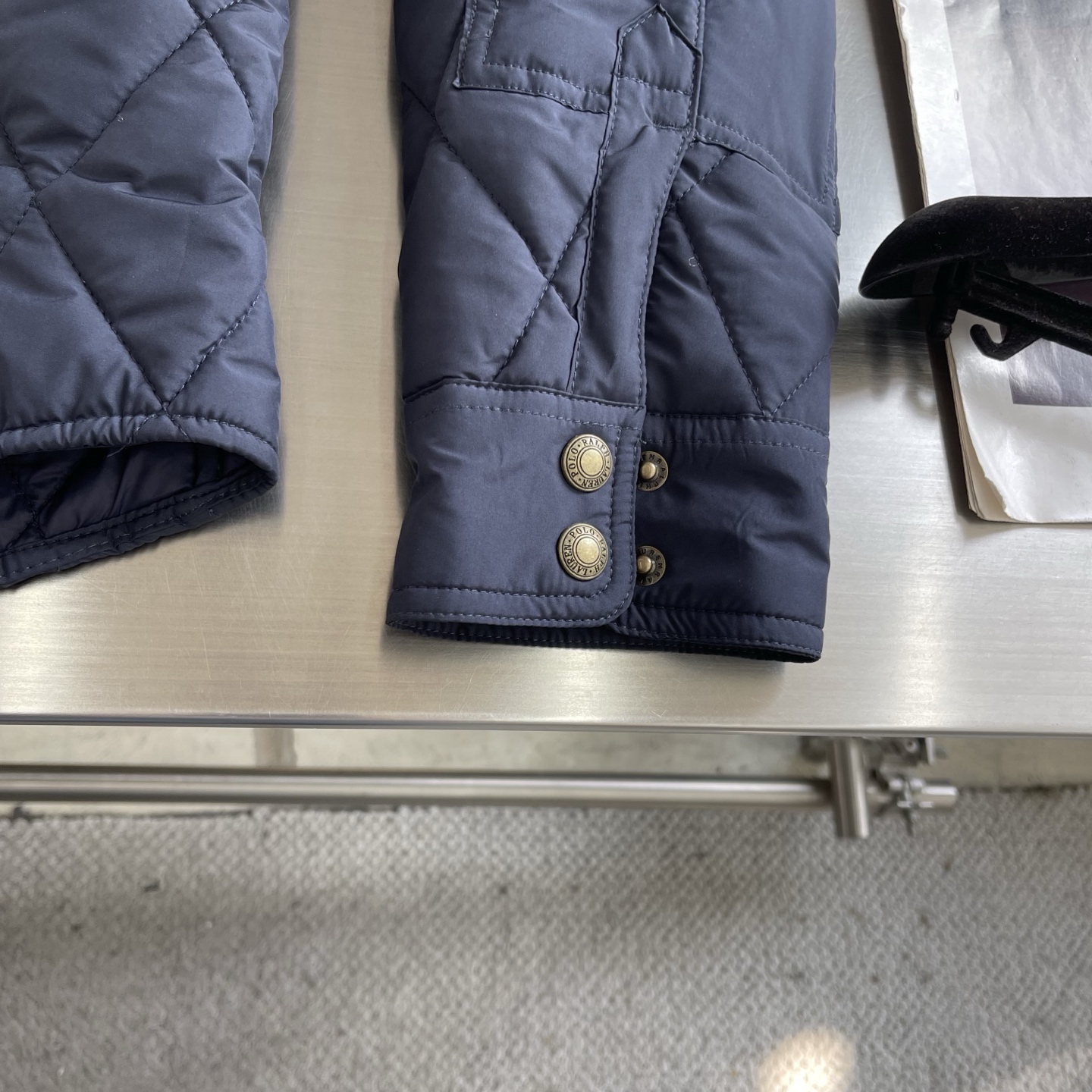 -Ralp🆕h Lauren 经典菱格绗棉夹克以复古工装为灵感，融合当代英伦格调，进口机压菱格绗缝精准对