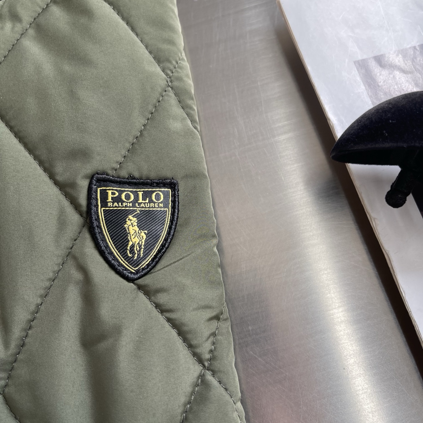 -Ralp🆕h Lauren 经典菱格绗棉夹克以复古工装为灵感，融合当代英伦格调，进口机压菱格绗缝精准对