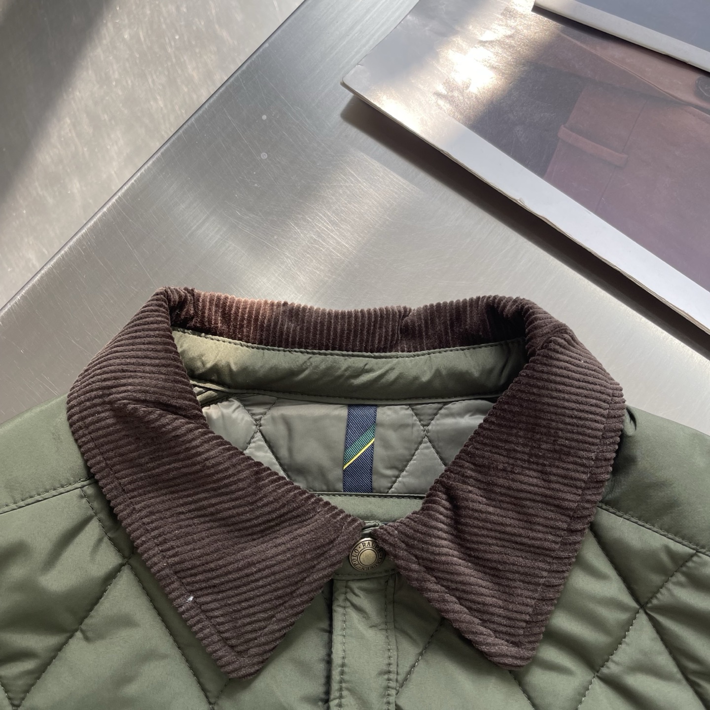 -Ralp🆕h Lauren 经典菱格绗棉夹克以复古工装为灵感，融合当代英伦格调，进口机压菱格绗缝精准对