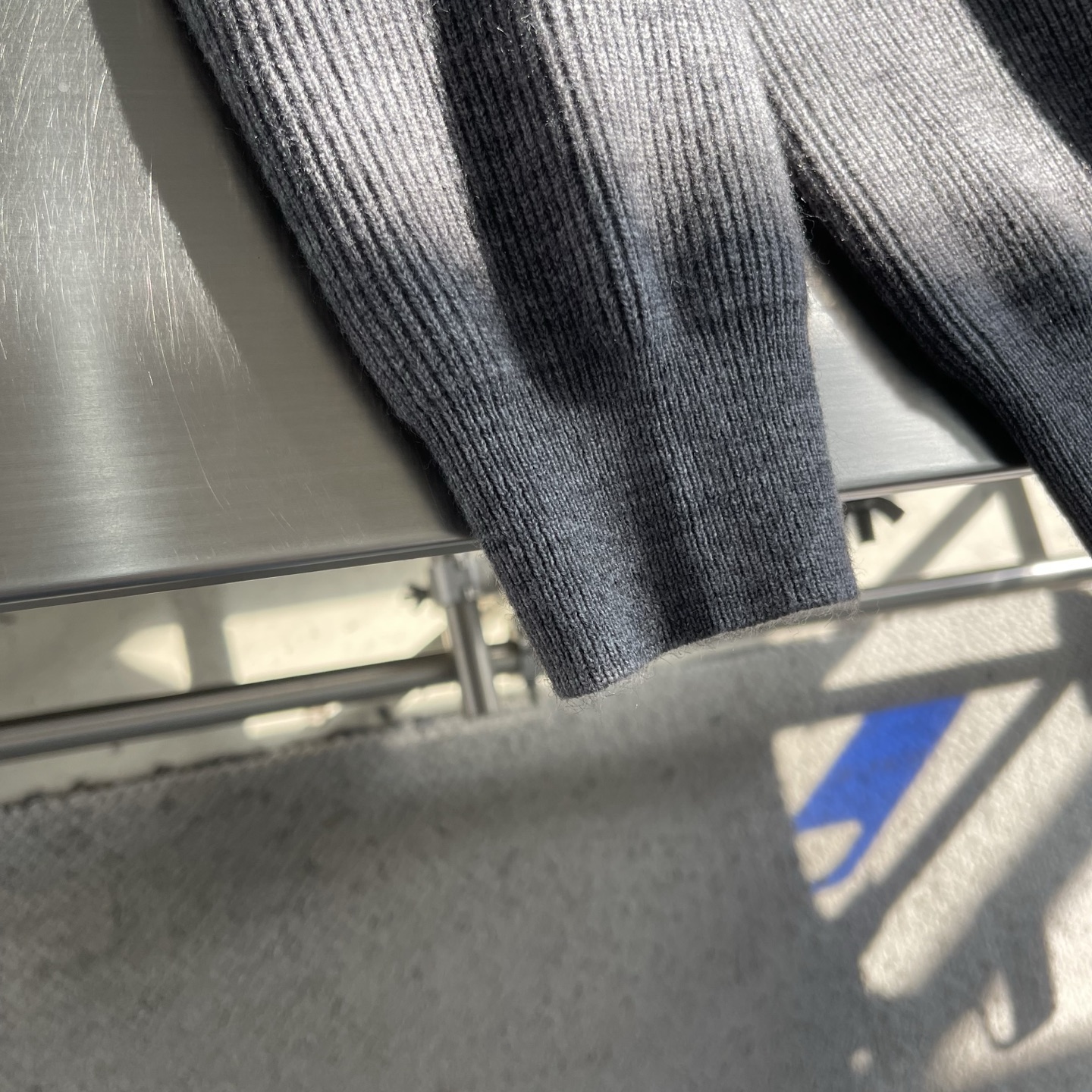 -Loro Piana 秋冬新品休闲翻领羊毛长袖Polo衫精选优质羊毛材质，柔软亲肤，细腻舒适，如同被温