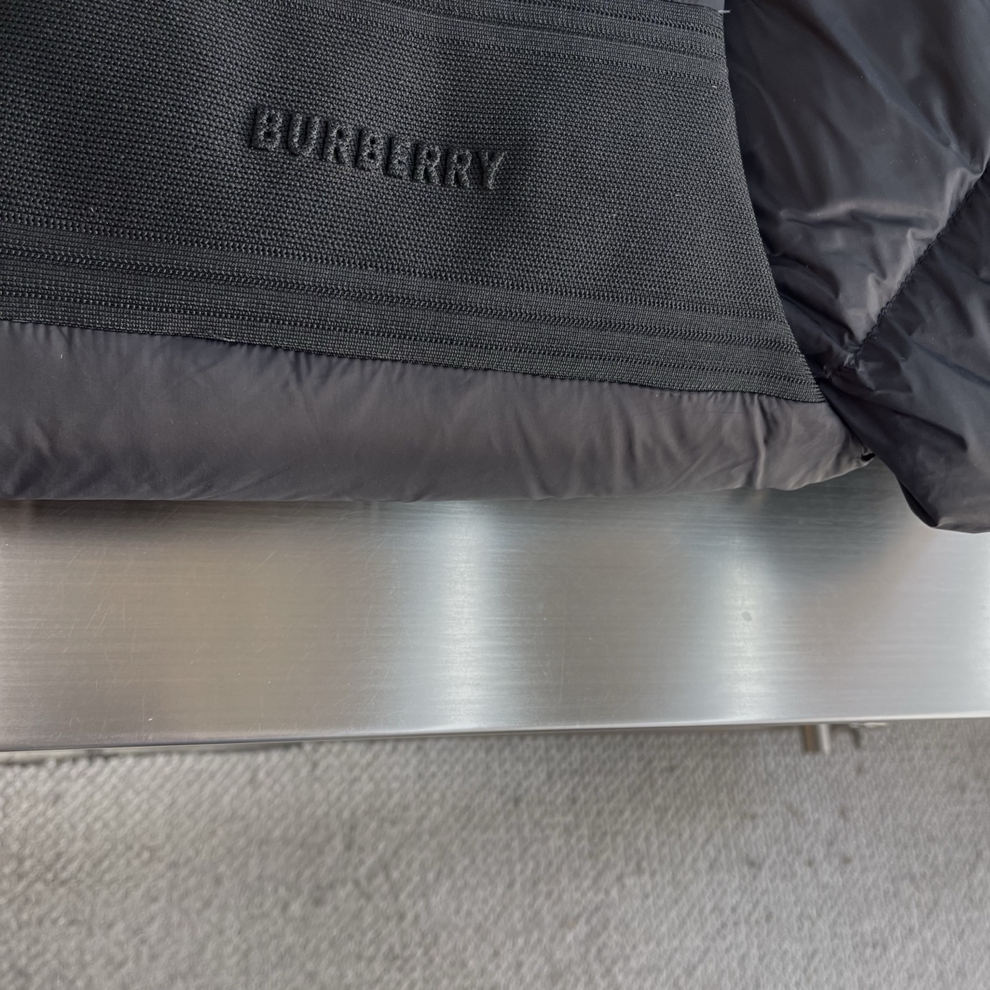 -BBR 25冬季新款羽绒外套袖子可拆卸，一衣2穿。品相非常完美，内里新国标90白鸭绒填充，舒适保暖，非