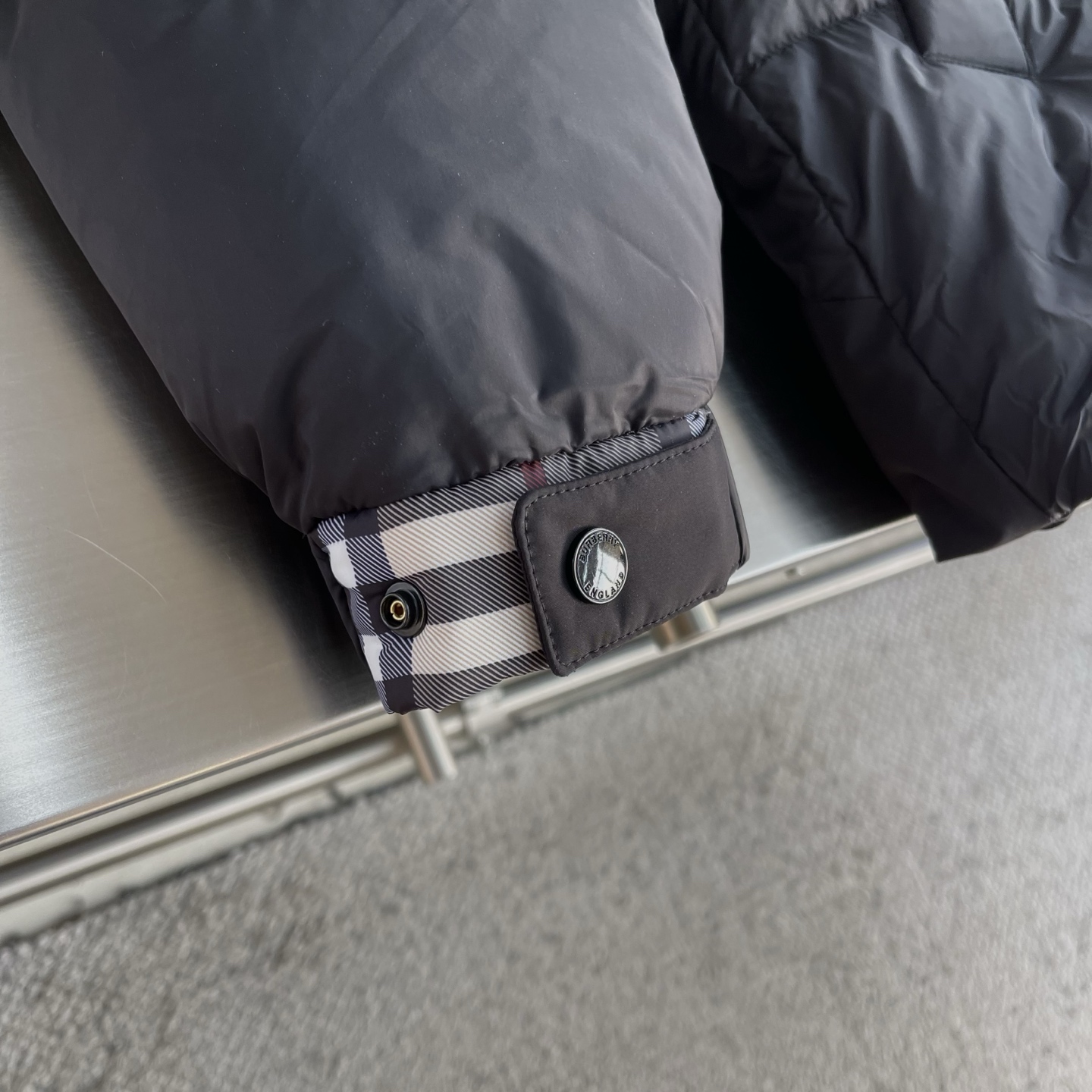 -BBR 25冬季新款羽绒外套袖子可拆卸，一衣2穿。品相非常完美，内里新国标90白鸭绒填充，舒适保暖，非