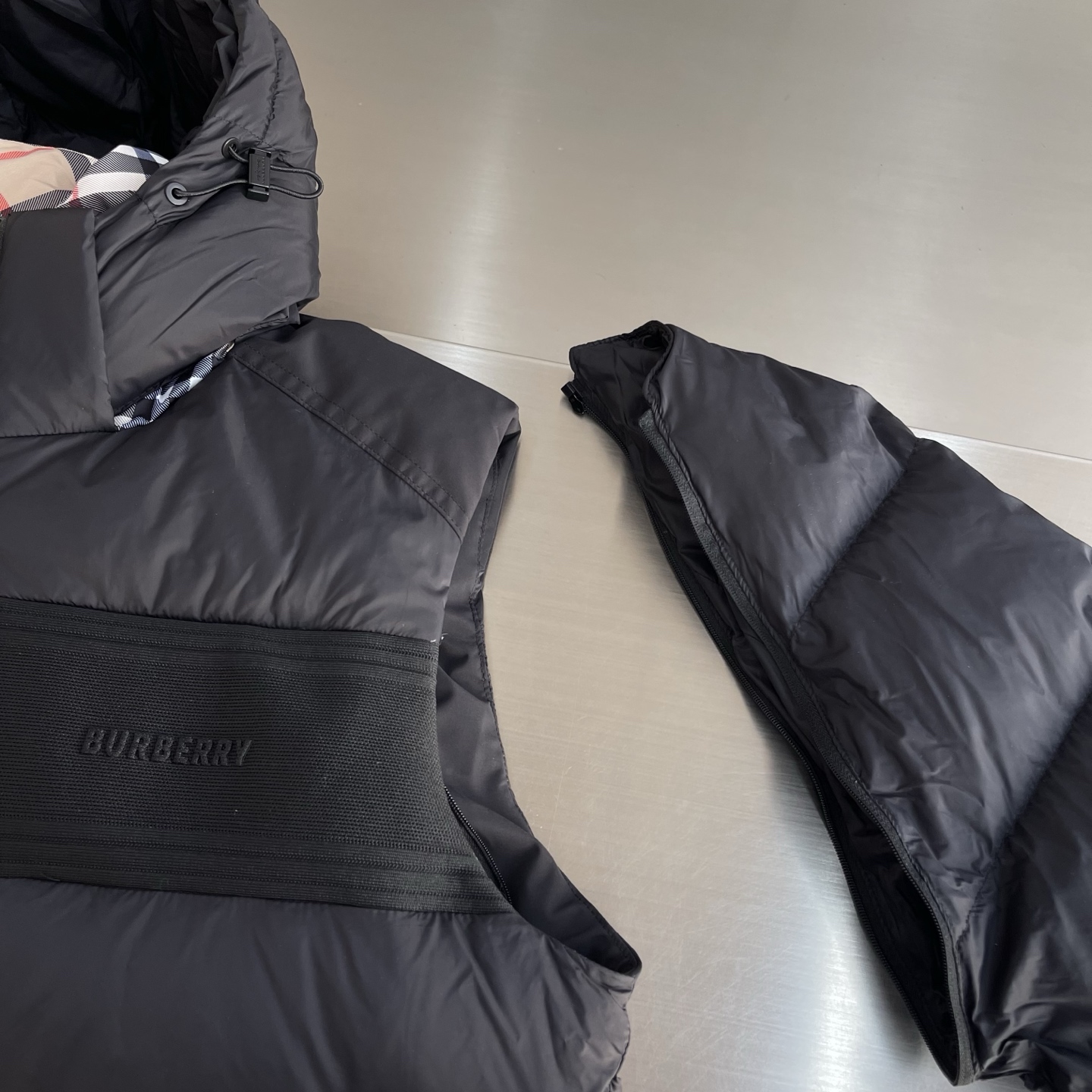 -BBR 25冬季新款羽绒外套袖子可拆卸，一衣2穿。品相非常完美，内里新国标90白鸭绒填充，舒适保暖，非