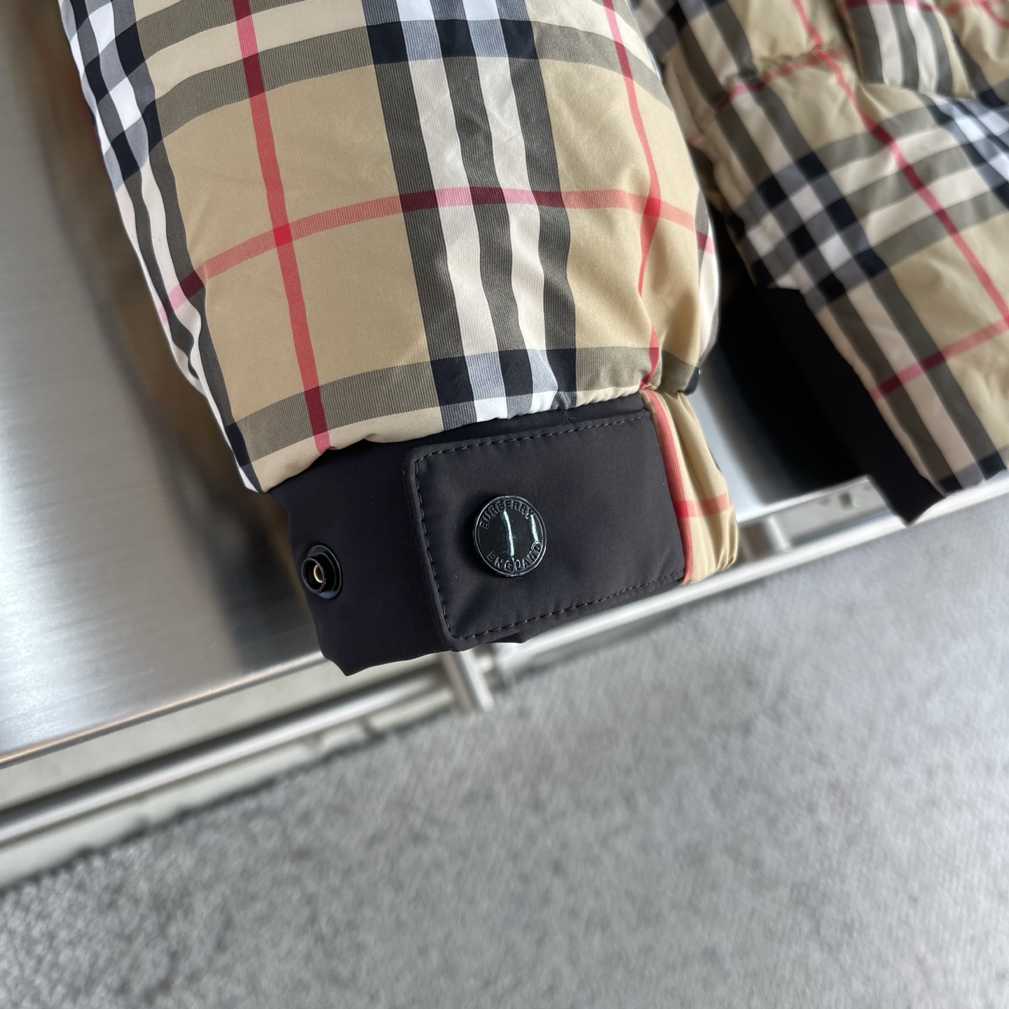 -BBR 25冬季新款羽绒外套袖子可拆卸，一衣2穿。品相非常完美，内里新国标90白鸭绒填充，舒适保暖，非