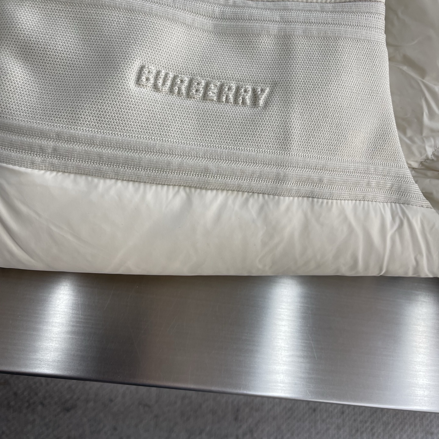 -BBR 25冬季新款羽绒外套袖子可拆卸，一衣2穿。品相非常完美，内里新国标90白鸭绒填充，舒适保暖，非