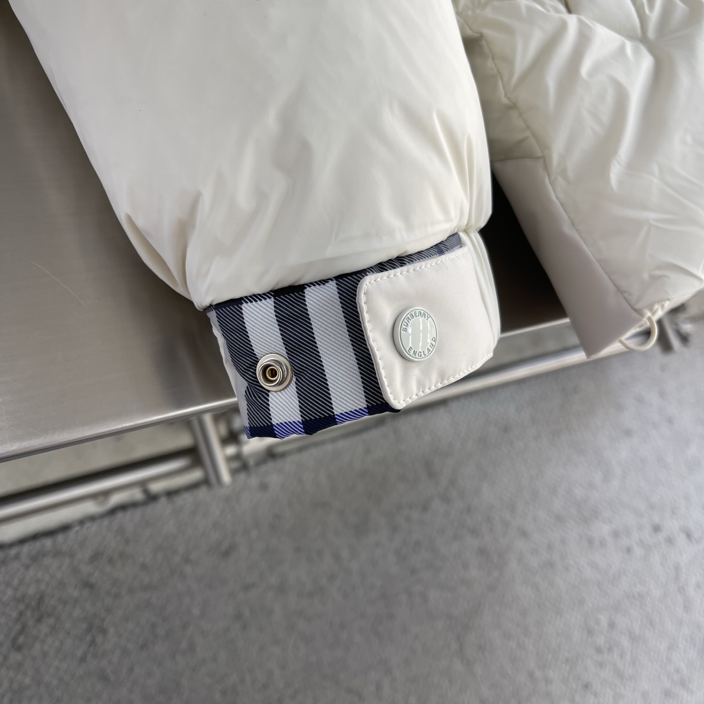 -BBR 25冬季新款羽绒外套袖子可拆卸，一衣2穿。品相非常完美，内里新国标90白鸭绒填充，舒适保暖，非