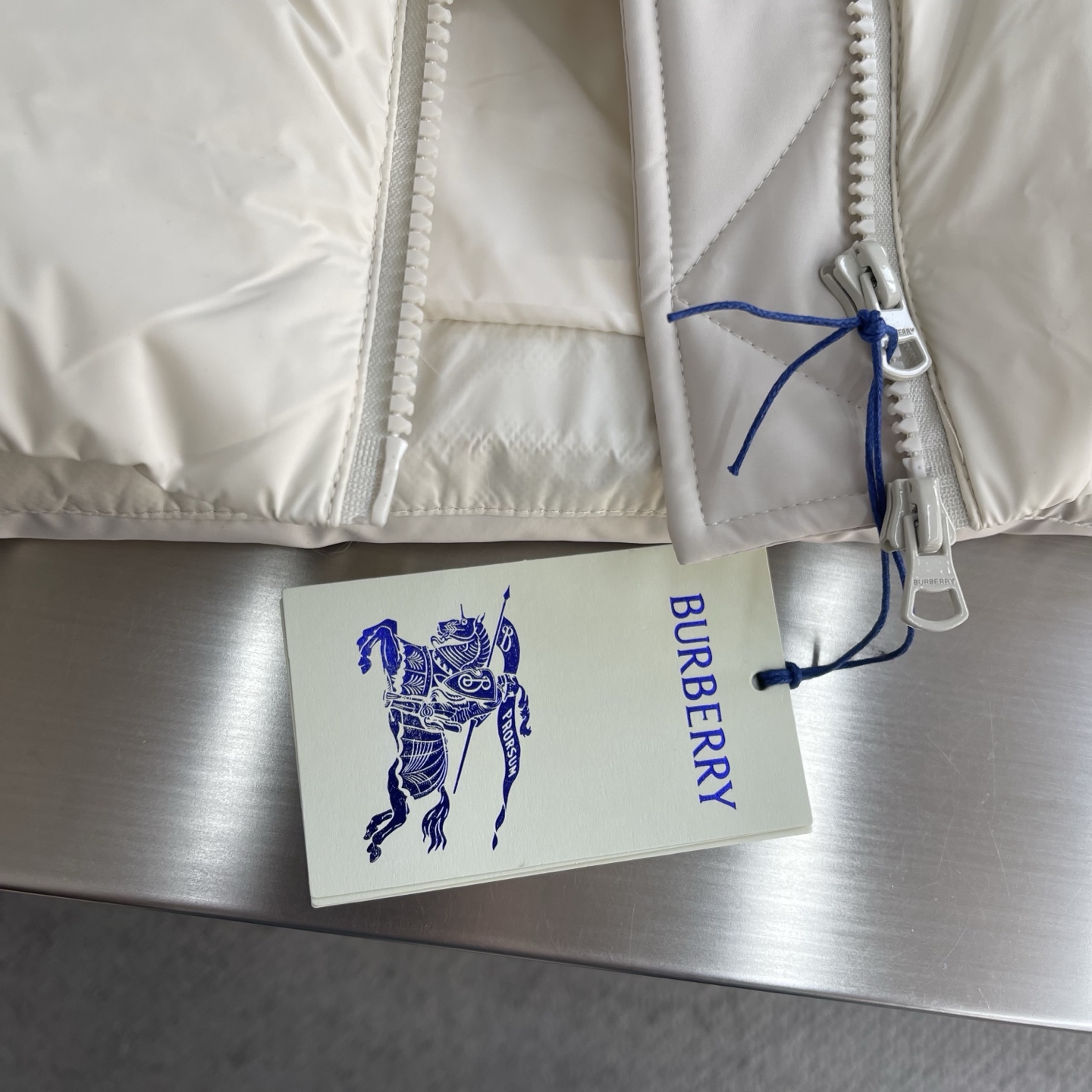 -BBR 25冬季新款羽绒外套袖子可拆卸，一衣2穿。品相非常完美，内里新国标90白鸭绒填充，舒适保暖，非