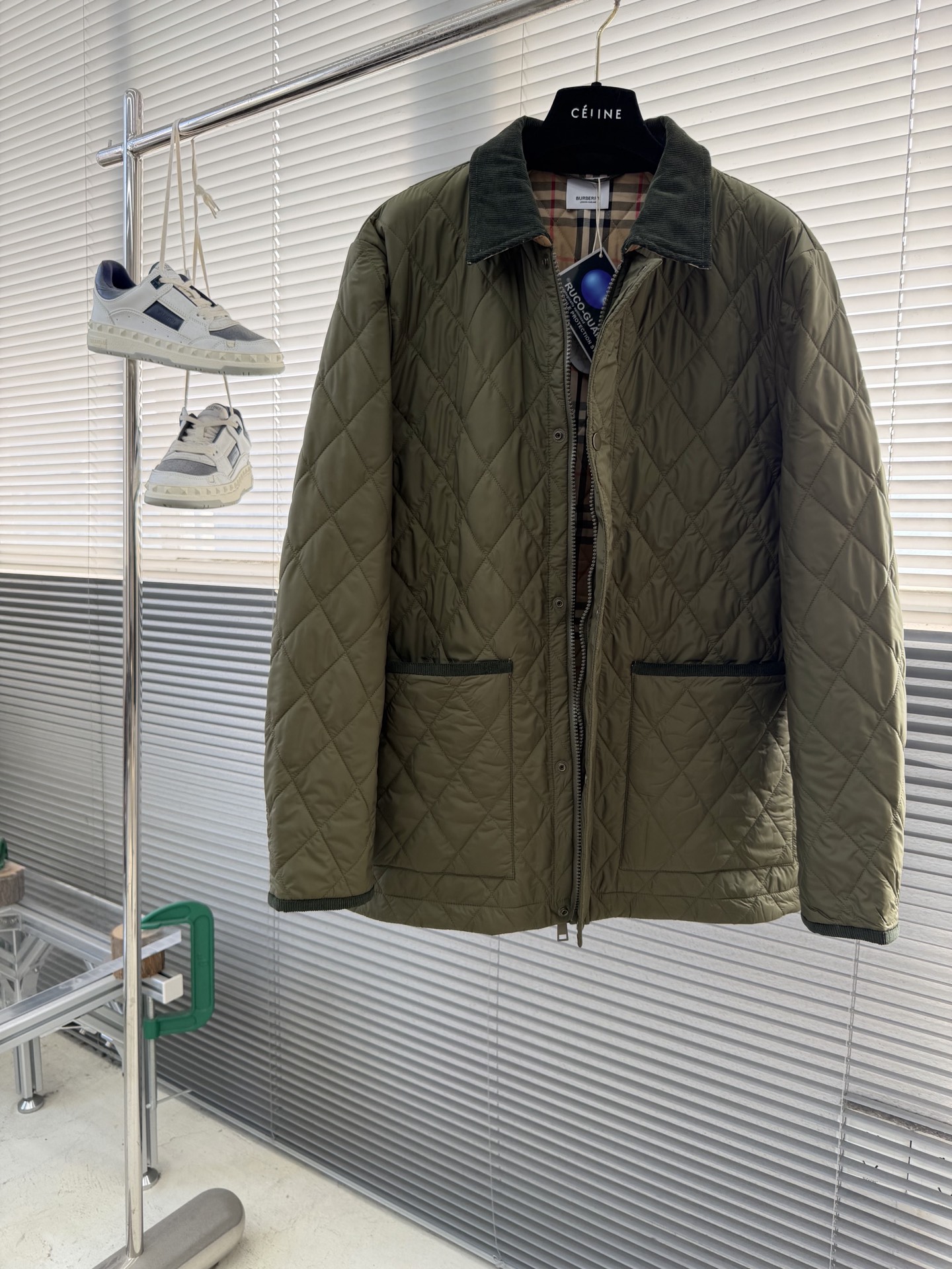 -BBR 新款翻领绿色格子棉服面料：100%聚酯纤维里料：100%棉手洗洗涤温度不高于30C填充物：55