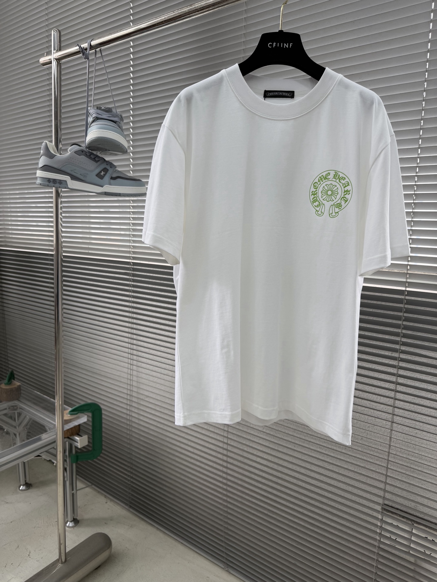 -CH 克罗心    新品马蹄铁印花短袖.男女同款.黑色+白色两色可选，双面马蹄铁Logo超有辨识度，荧