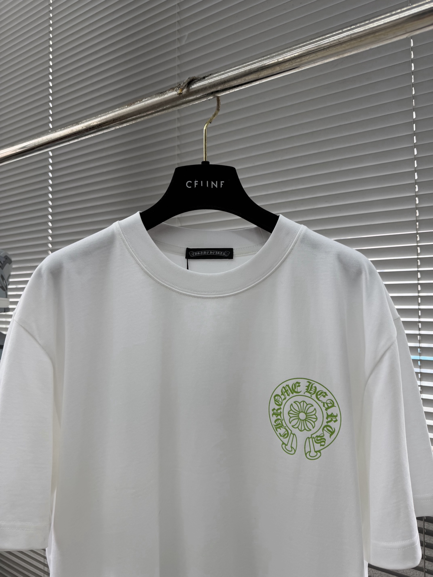 -CH 克罗心    新品马蹄铁印花短袖.男女同款.黑色+白色两色可选，双面马蹄铁Logo超有辨识度，荧