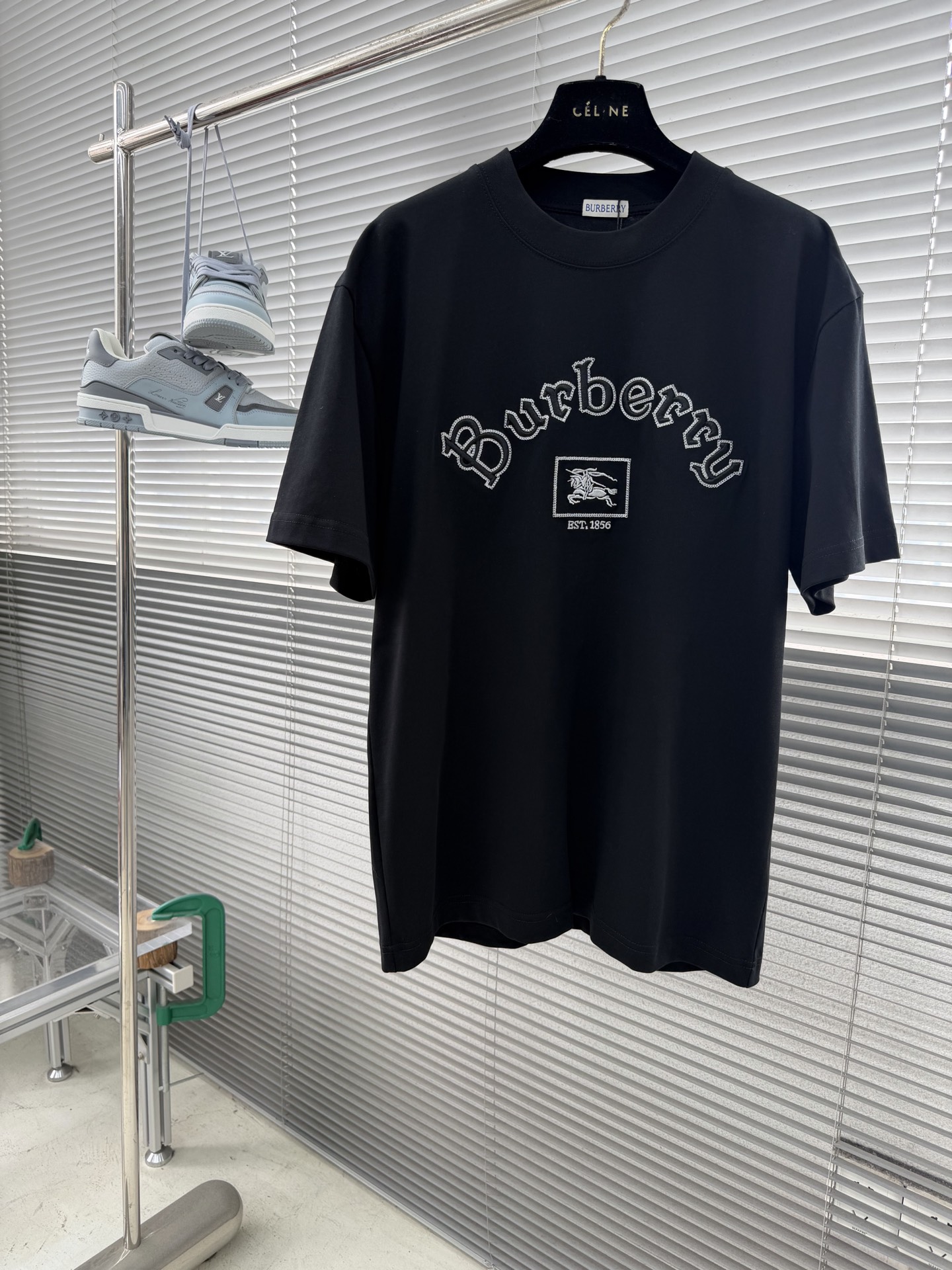 -BBR    新品刺绣T恤.男女同款.胸前经典刺绣Logo设计，正面有品牌名称和骑士徽标，英伦风满满。
