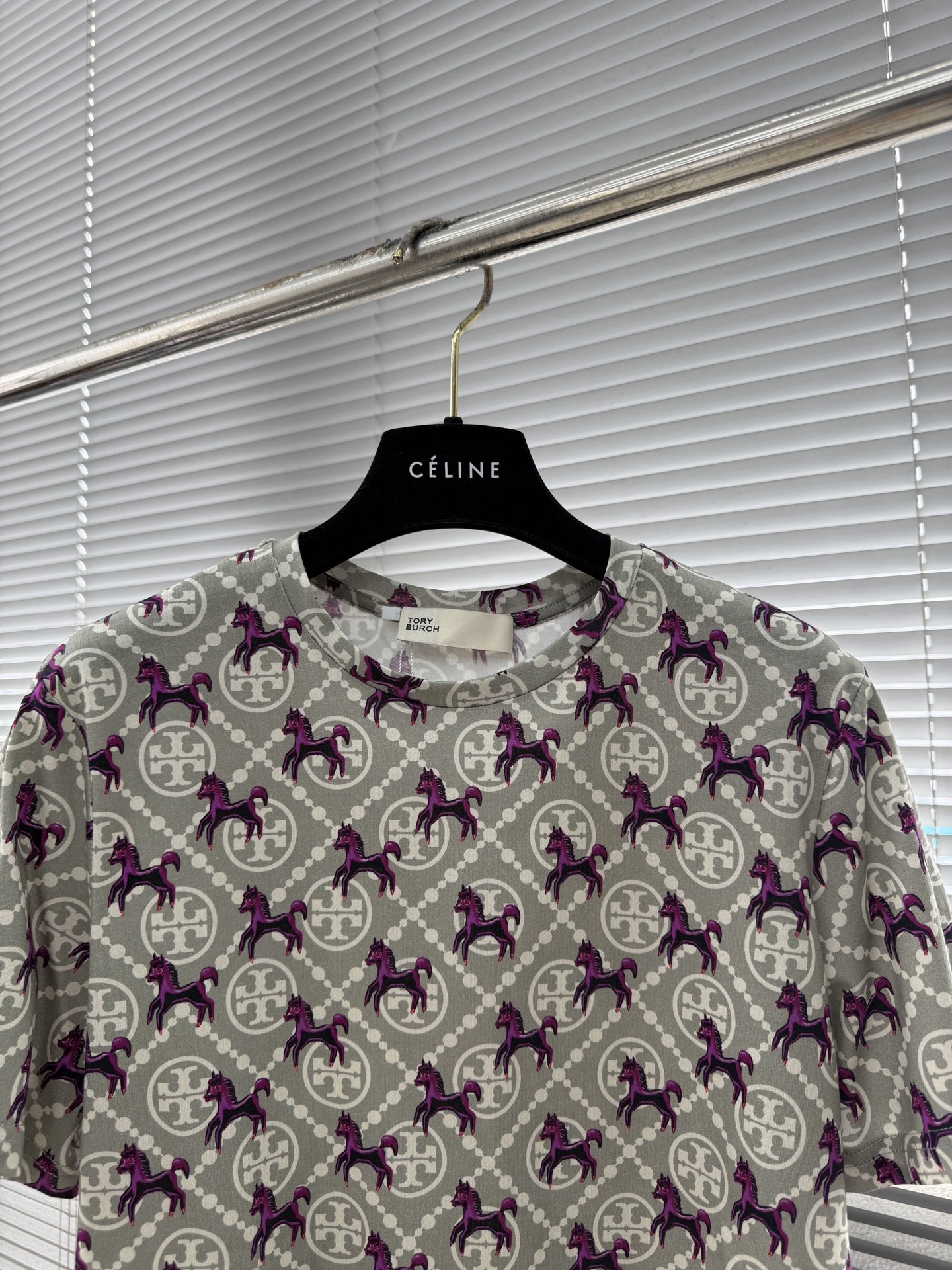 -TORY 26新款马年特别系列 T Monogram图案棉质印花短袖 女款。码数：S.M.L衣长 59